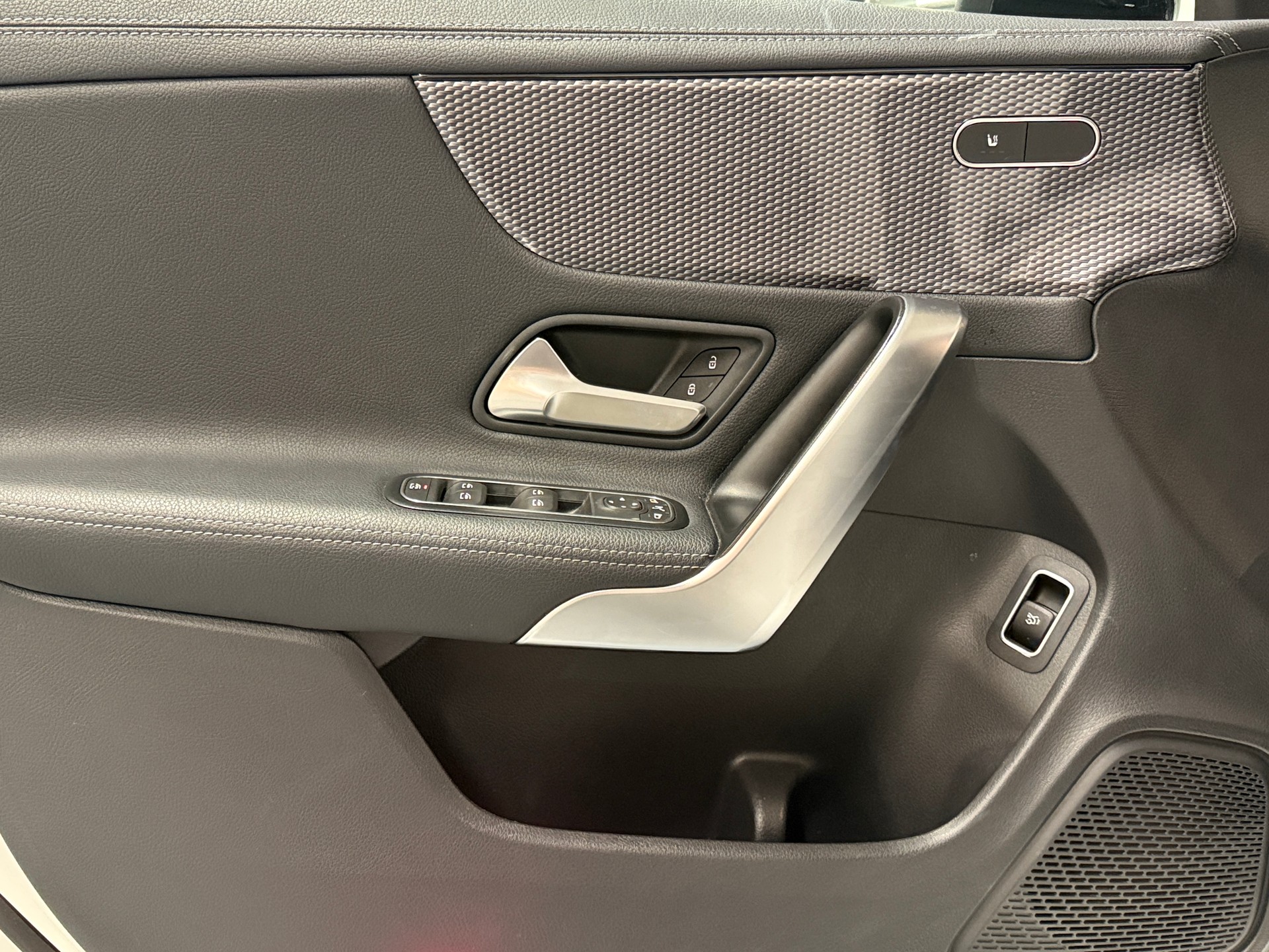MERCEDES-BENZ CLA 180 PROGRESSIVE AUTOMAT | CH-FZG | GRATIS SERVICE | FRISCH AB MFK | SPORT PAKET BLACK | RÜCKFAHRKAMERA-image-10