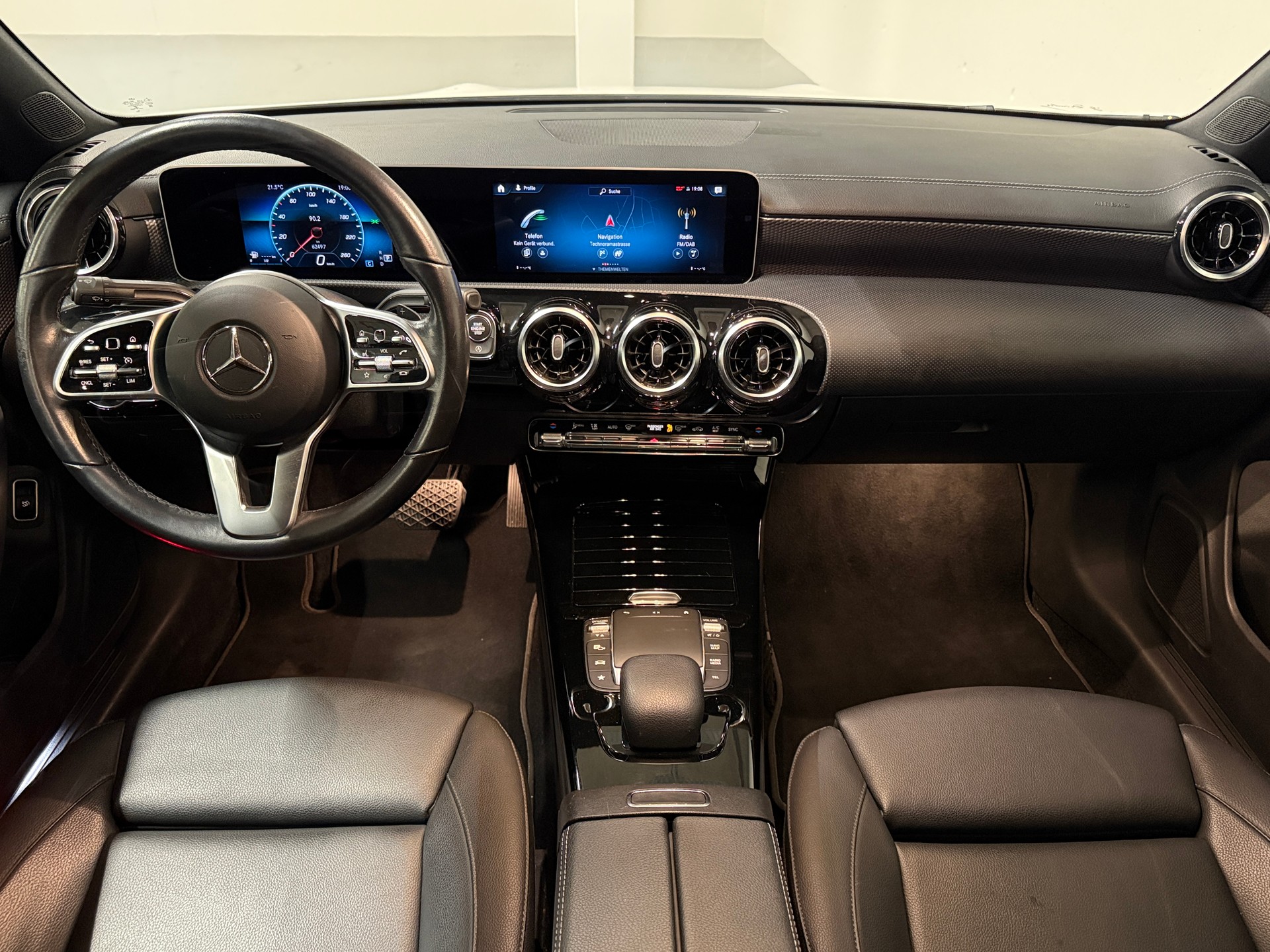 MERCEDES-BENZ CLA 180 PROGRESSIVE AUTOMAT | CH-FZG | GRATIS SERVICE | FRISCH AB MFK | SPORT PAKET BLACK | RÜCKFAHRKAMERA-image-11