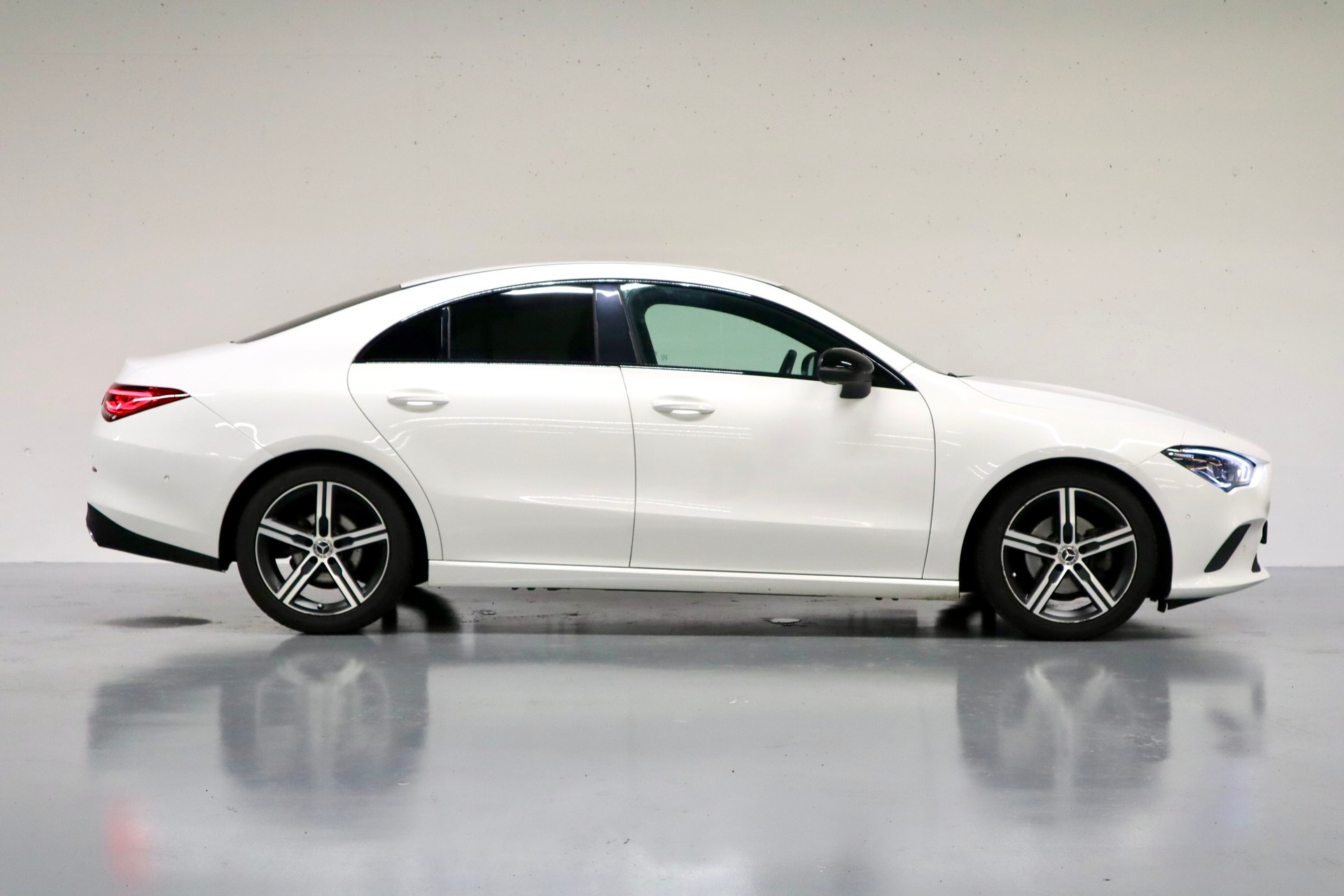 MERCEDES-BENZ CLA 180 PROGRESSIVE AUTOMAT | CH-FZG | GRATIS SERVICE | FRISCH AB MFK | SPORT PAKET BLACK | RÜCKFAHRKAMERA-image-5