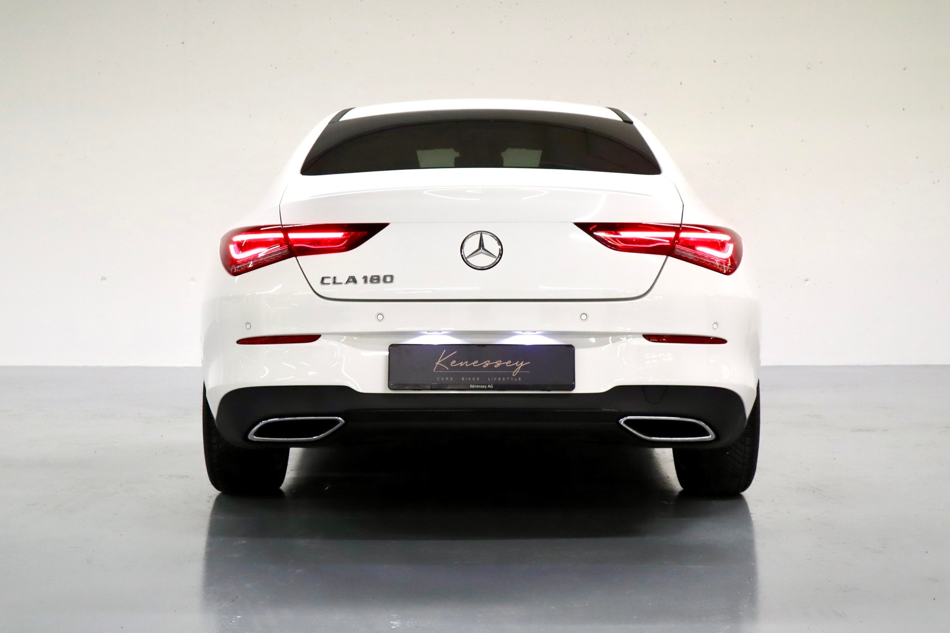 MERCEDES-BENZ CLA 180 PROGRESSIVE AUTOMAT | CH-FZG | GRATIS SERVICE | FRISCH AB MFK | SPORT PAKET BLACK | RÜCKFAHRKAMERA-image-3