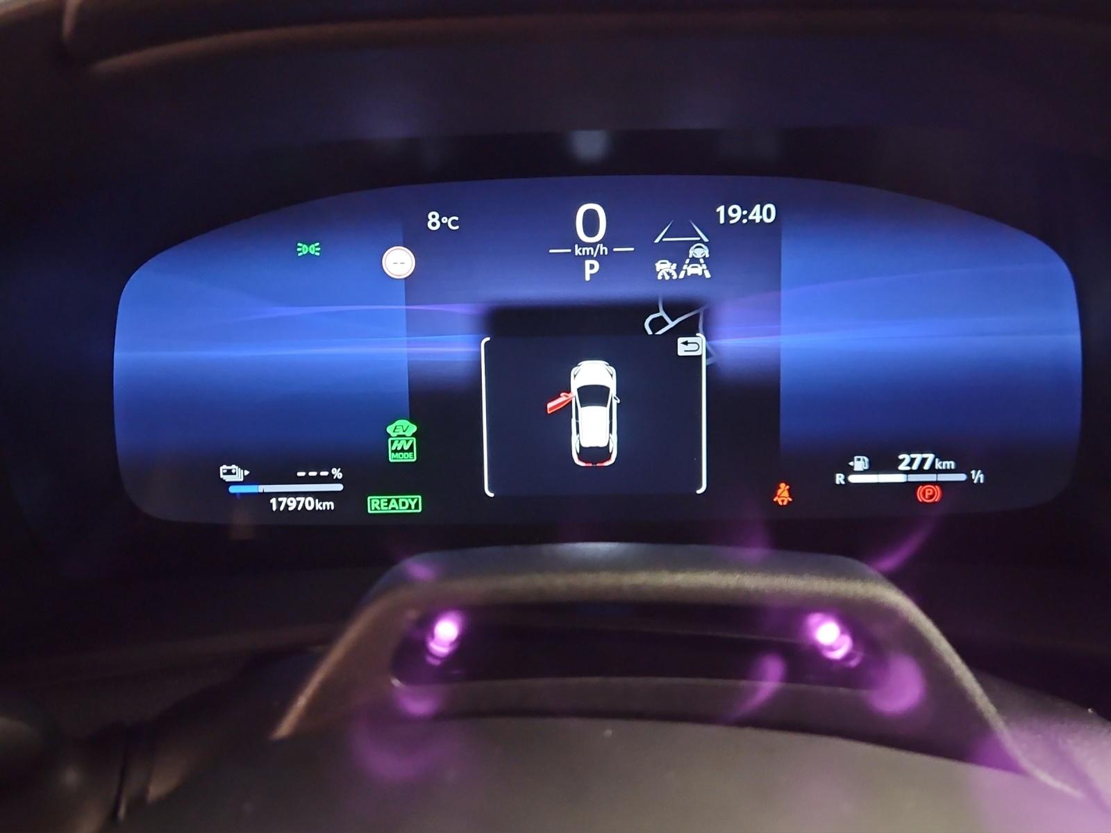 TOYOTA C-HR 2.0 PHEV Style-image-11