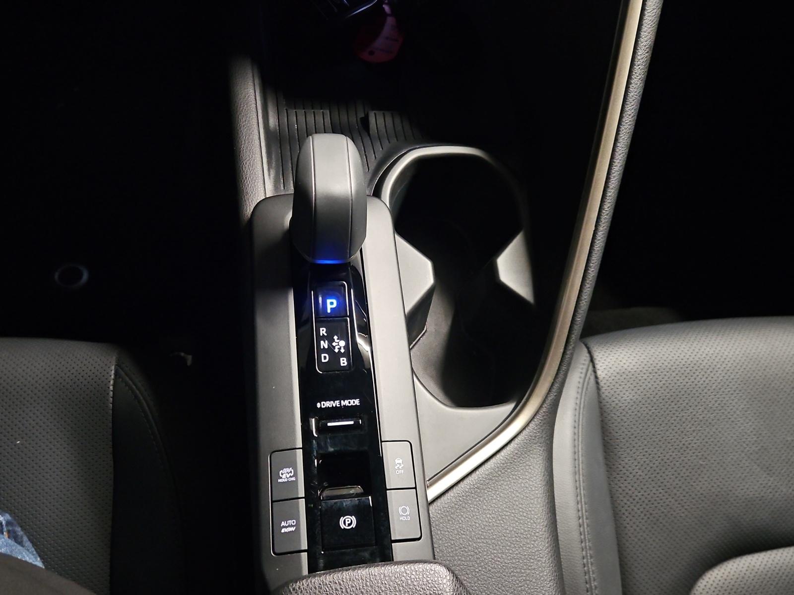 TOYOTA C-HR 2.0 PHEV Style-image-17
