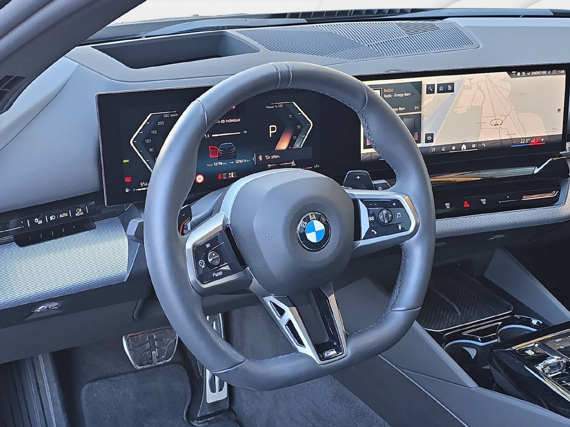 BMW 520d xDrive Touring M Sport PRO ** VOLLAUSSTATTUNG // 5 Jahre GARANTIE // 2'000 kg Anhängelast **-image-17