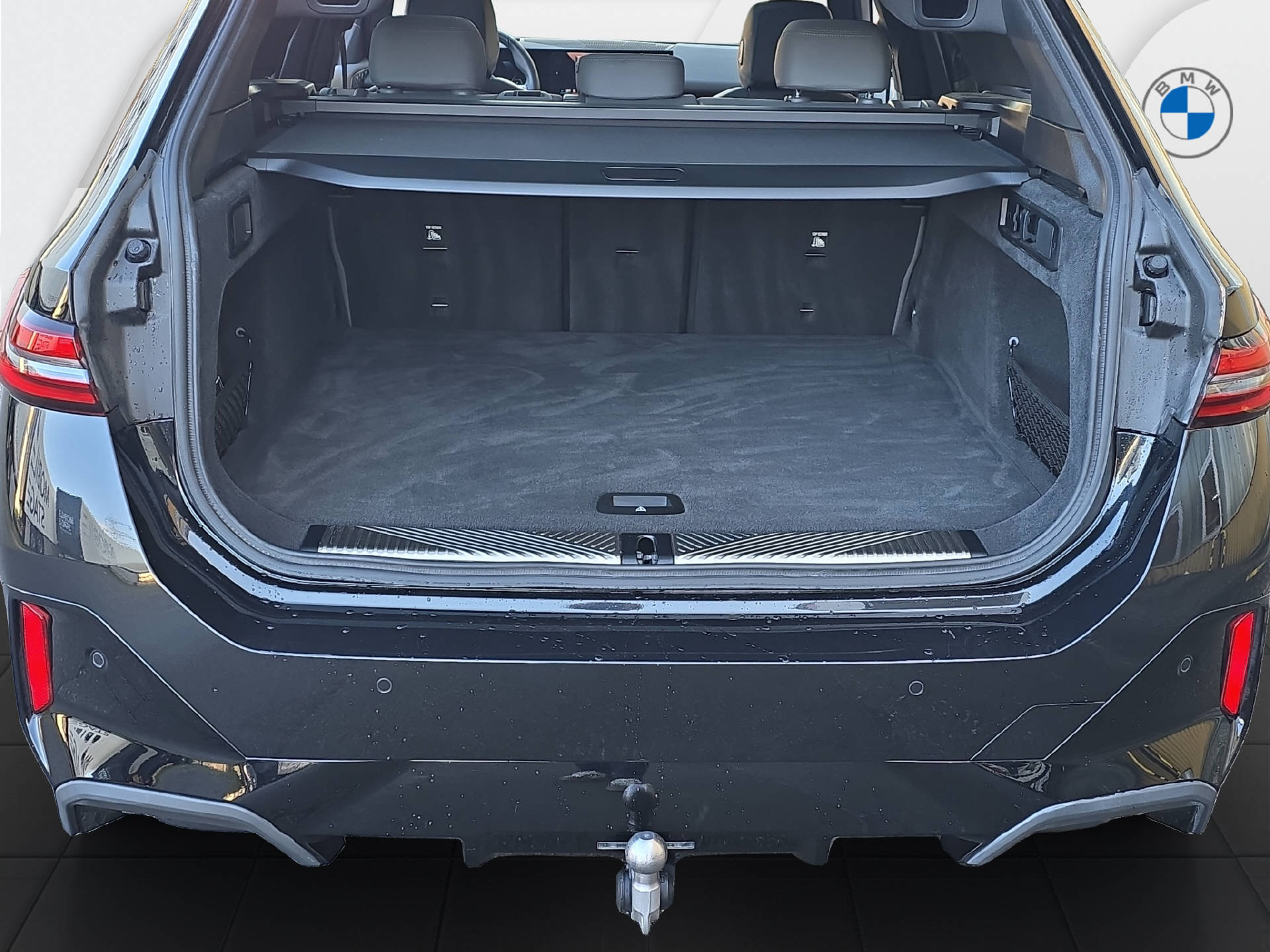 BMW 520d xDrive Touring M Sport PRO ** VOLLAUSSTATTUNG // 5 Jahre GARANTIE // 2'000 kg Anhängelast **-image-11