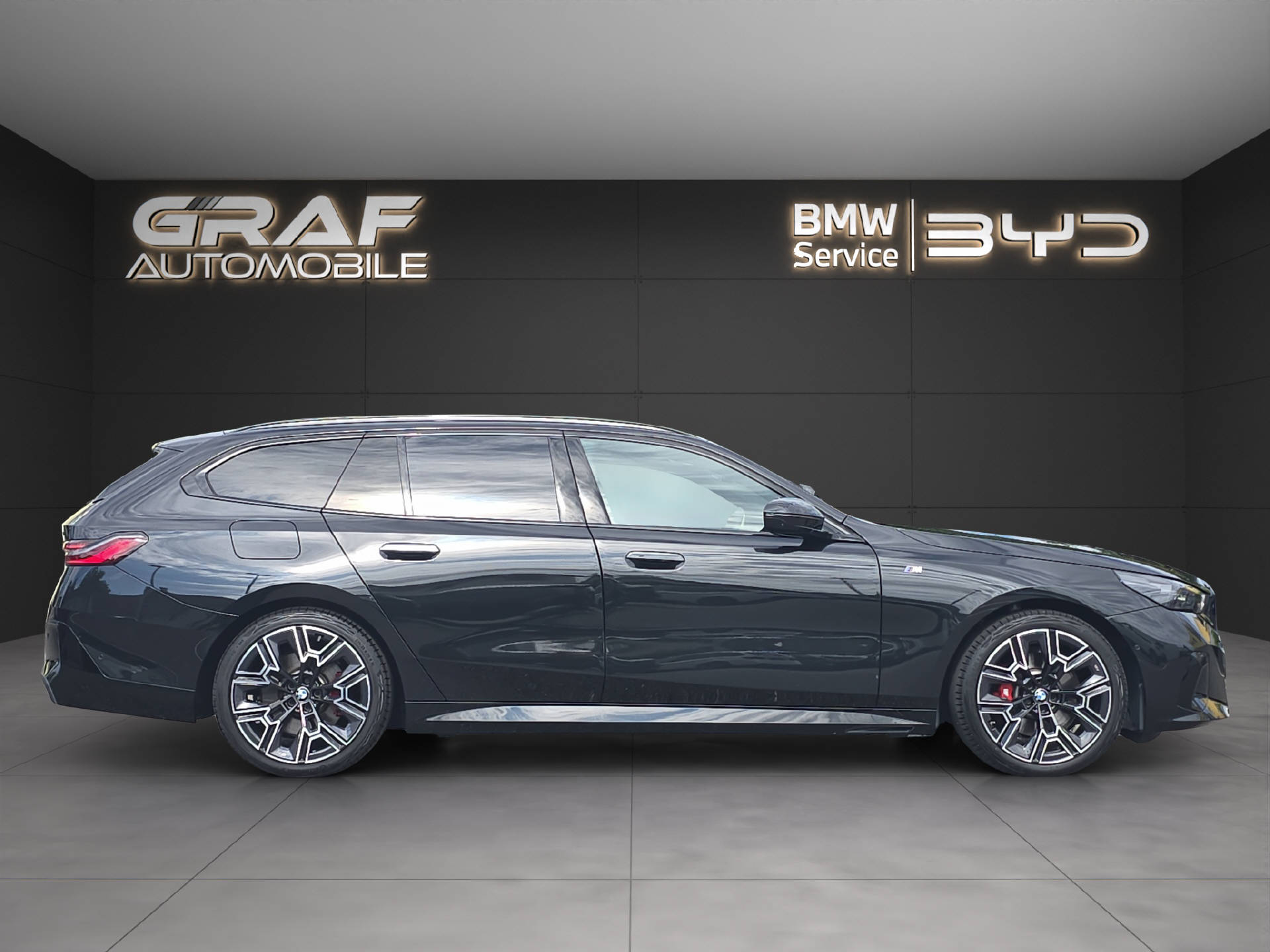 BMW 520d xDrive Touring M Sport PRO ** VOLLAUSSTATTUNG // 5 Jahre GARANTIE // 2'000 kg Anhängelast **-image-3