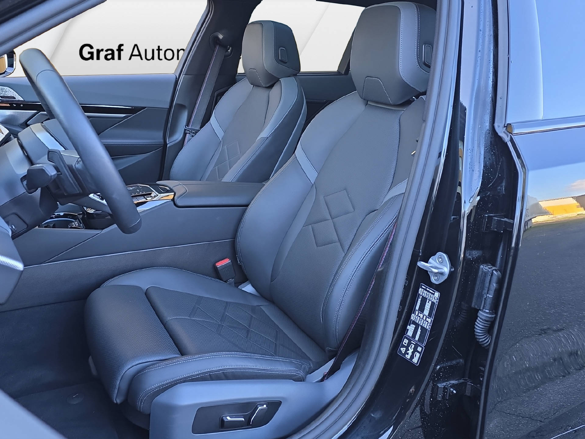 BMW 520d xDrive Touring M Sport PRO ** VOLLAUSSTATTUNG // 5 Jahre GARANTIE // 2'000 kg Anhängelast **-image-7