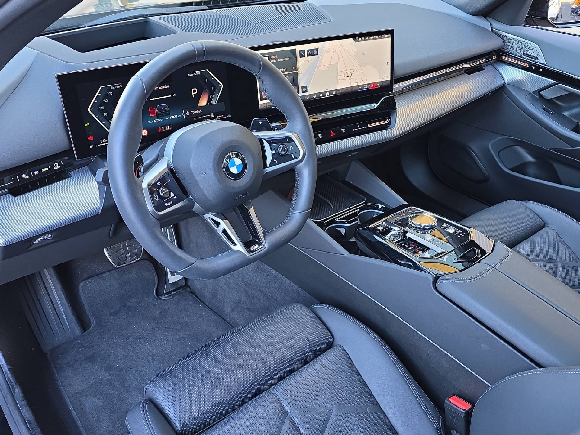 BMW 520d xDrive Touring M Sport PRO ** VOLLAUSSTATTUNG // 5 Jahre GARANTIE // 2'000 kg Anhängelast **-image-6