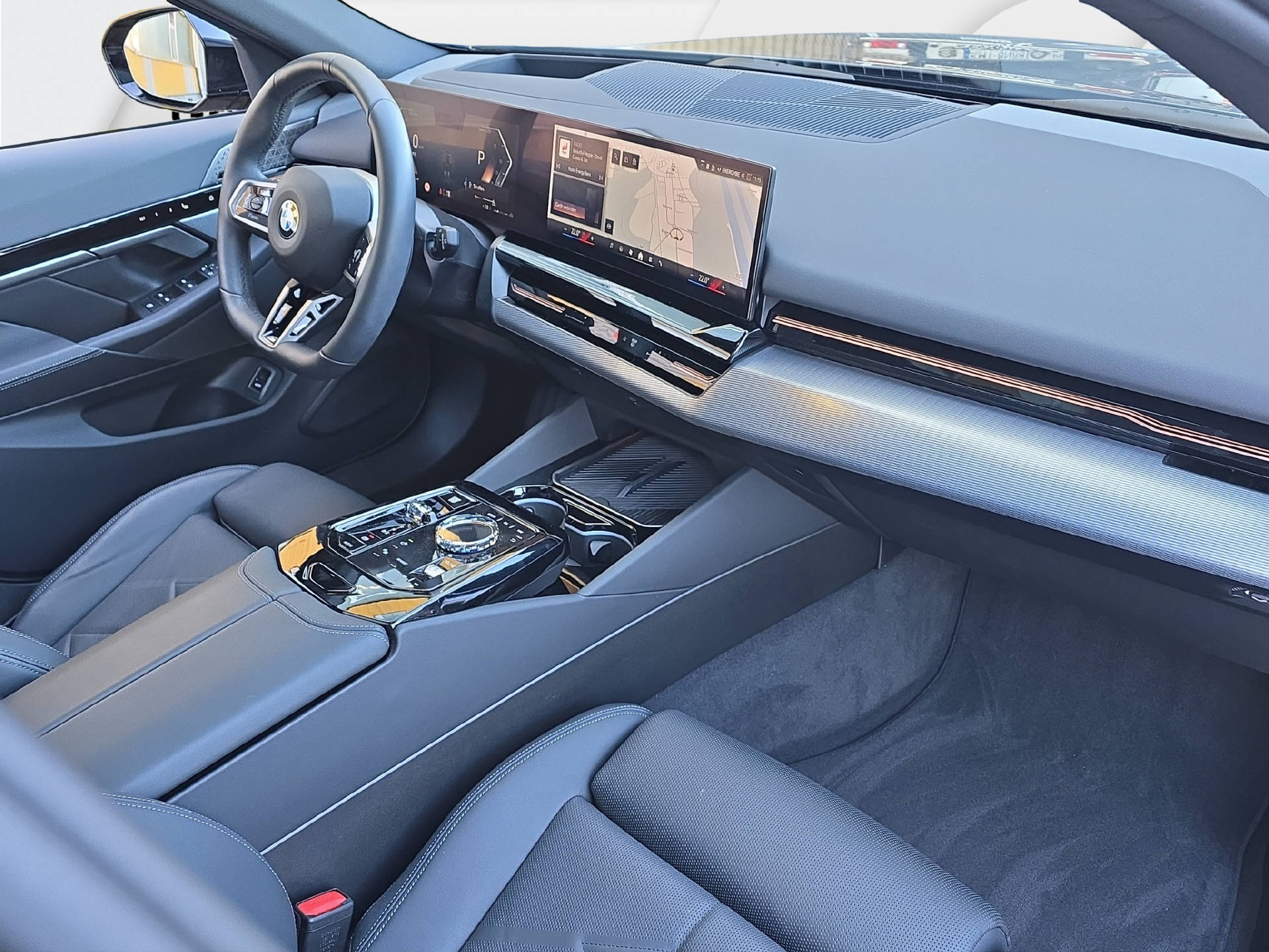 BMW 520d xDrive Touring M Sport PRO ** VOLLAUSSTATTUNG // 5 Jahre GARANTIE // 2'000 kg Anhängelast **-image-9