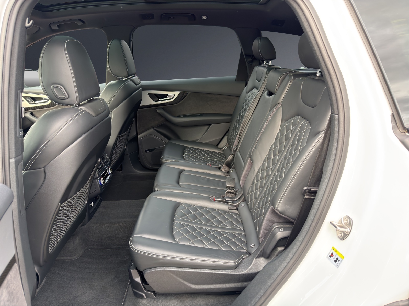 AUDI SQ7 4.0 TDI quattro tiptronic-image-10