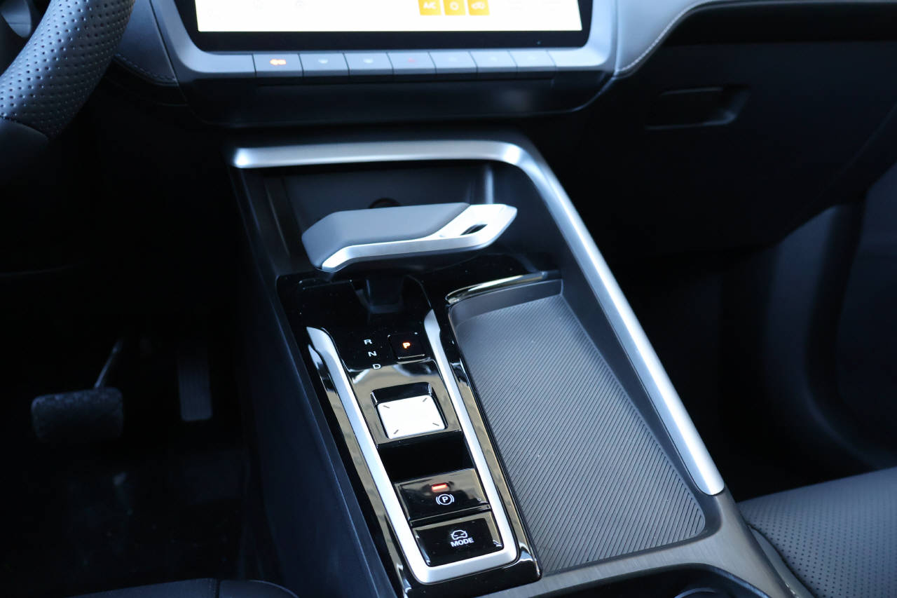MG ZS 1.5 Hybrid+ Luxury-image-9