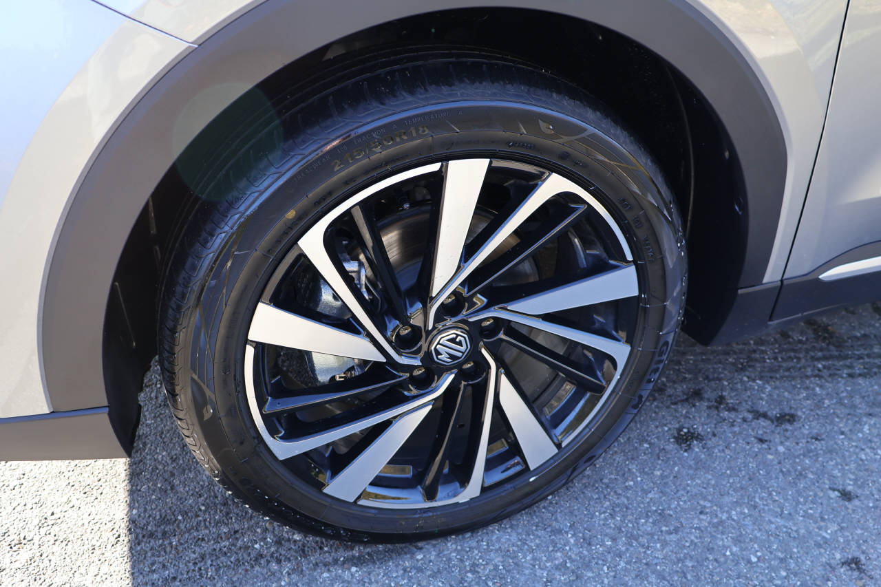 MG ZS 1.5 Hybrid+ Luxury-image-12
