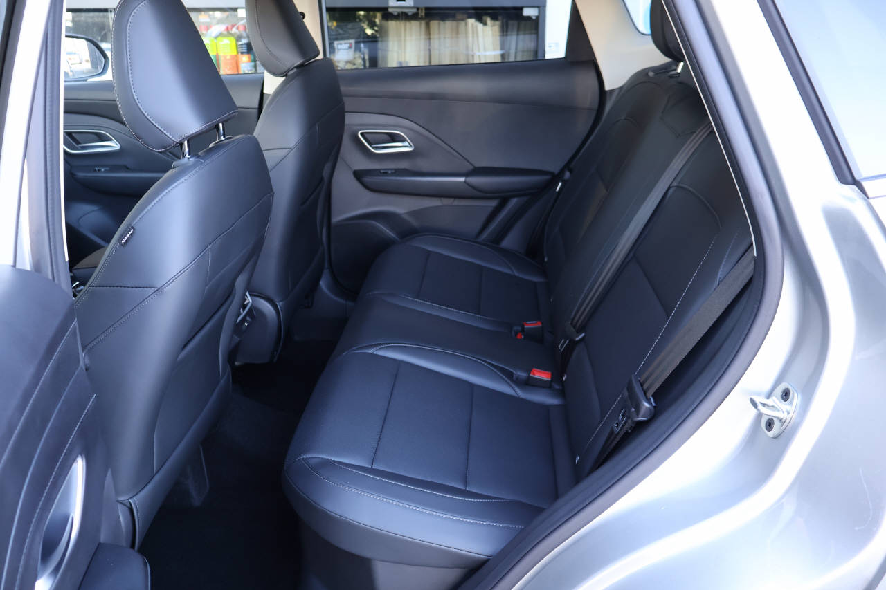 MG ZS 1.5 Hybrid+ Luxury-image-10