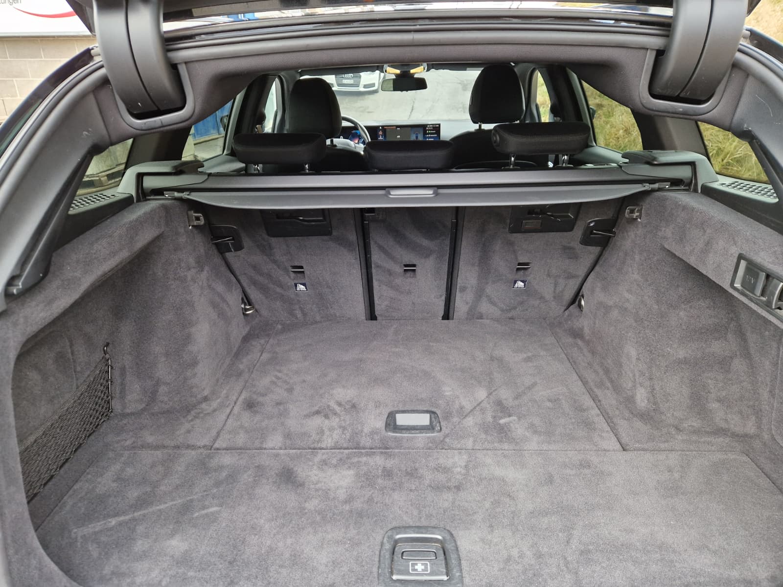 BMW 320d xDrive 48V Touring Steptronic-image-14