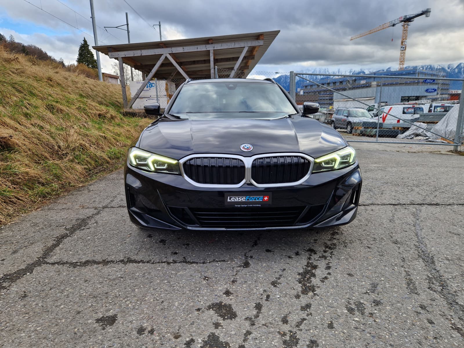BMW 320d xDrive 48V Touring Steptronic-showroom-element-1