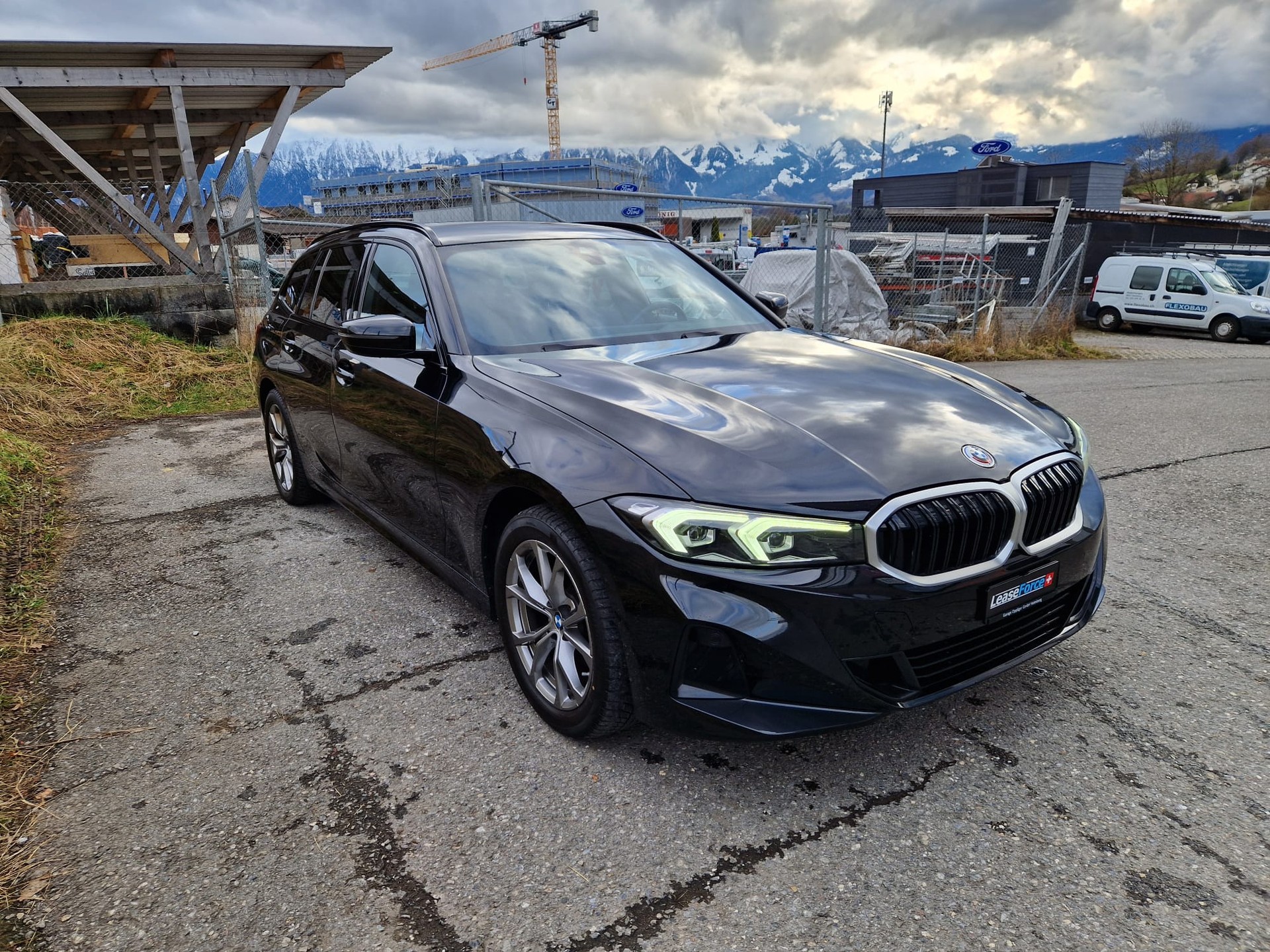 BMW 320d xDrive 48V Touring Steptronic-showroom-element-2