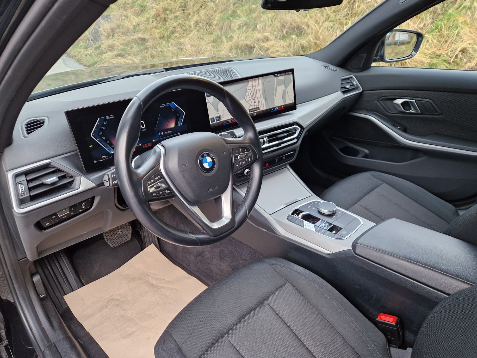 BMW 320d xDrive 48V Touring Steptronic-image-10