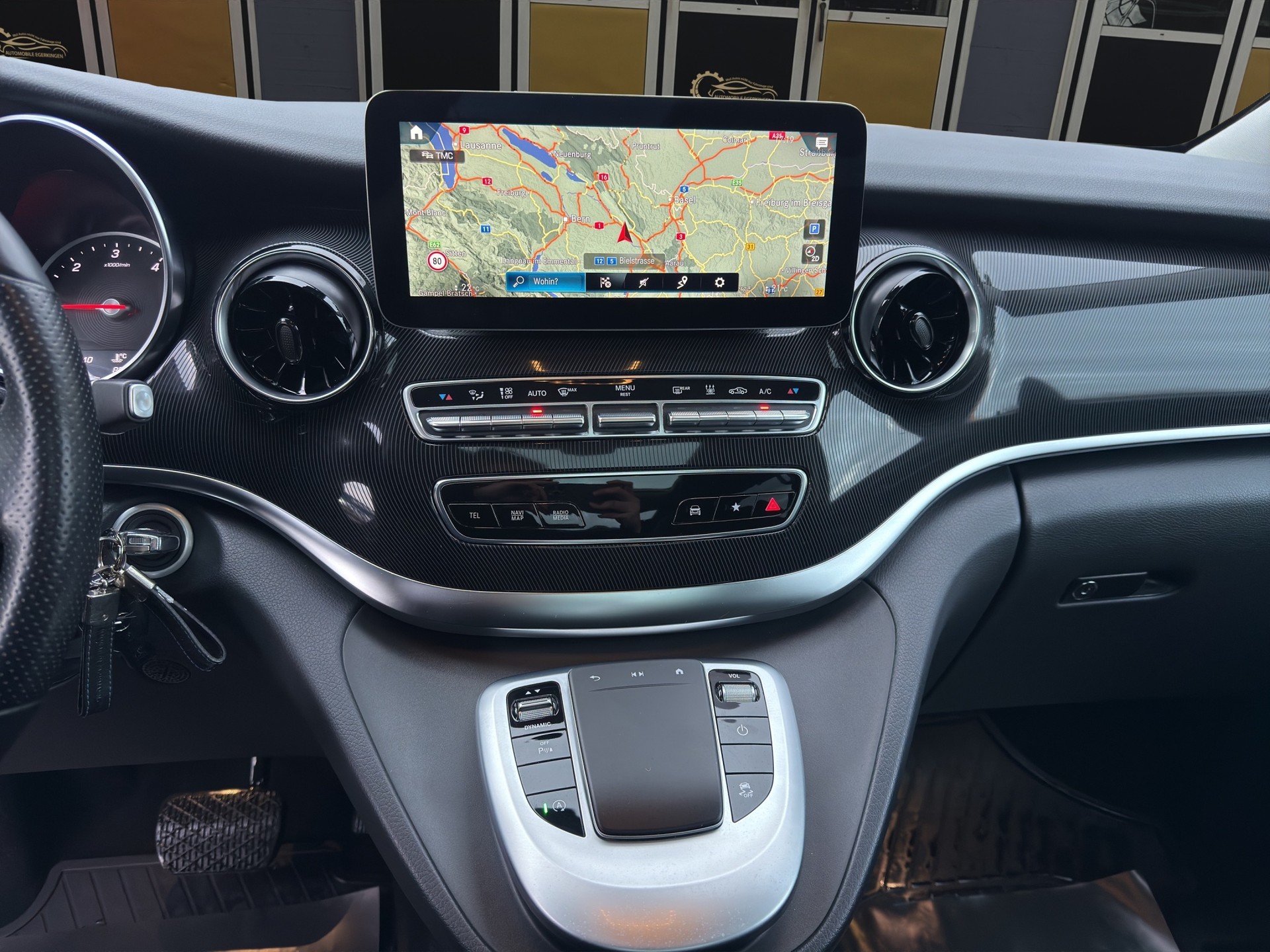 MERCEDES-BENZ V 250 d lang 4matic Van-image-16