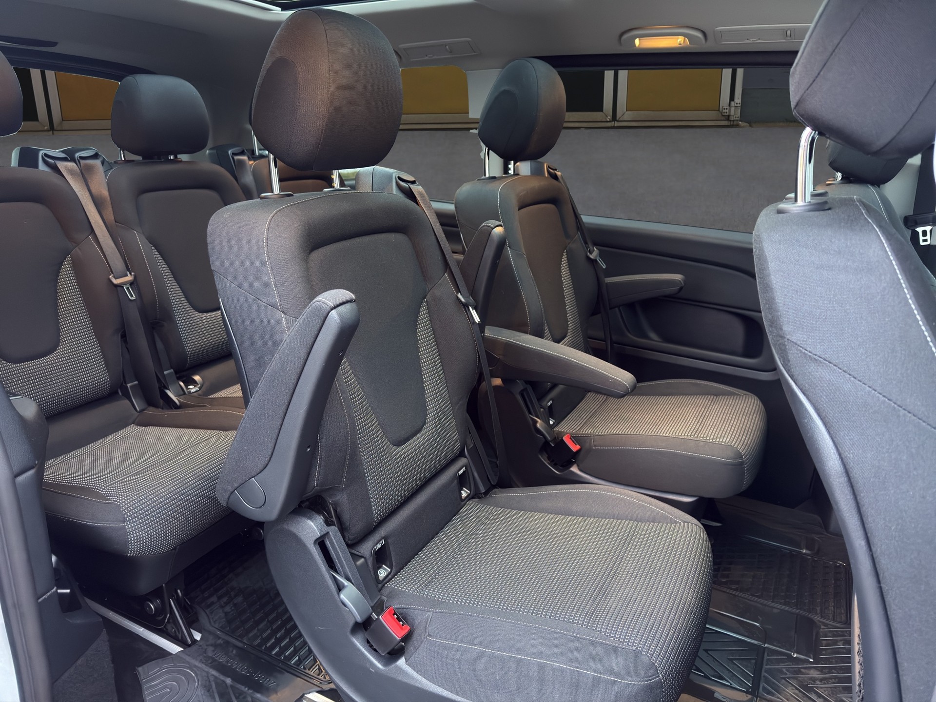 MERCEDES-BENZ V 250 d lang 4matic Van-image-13