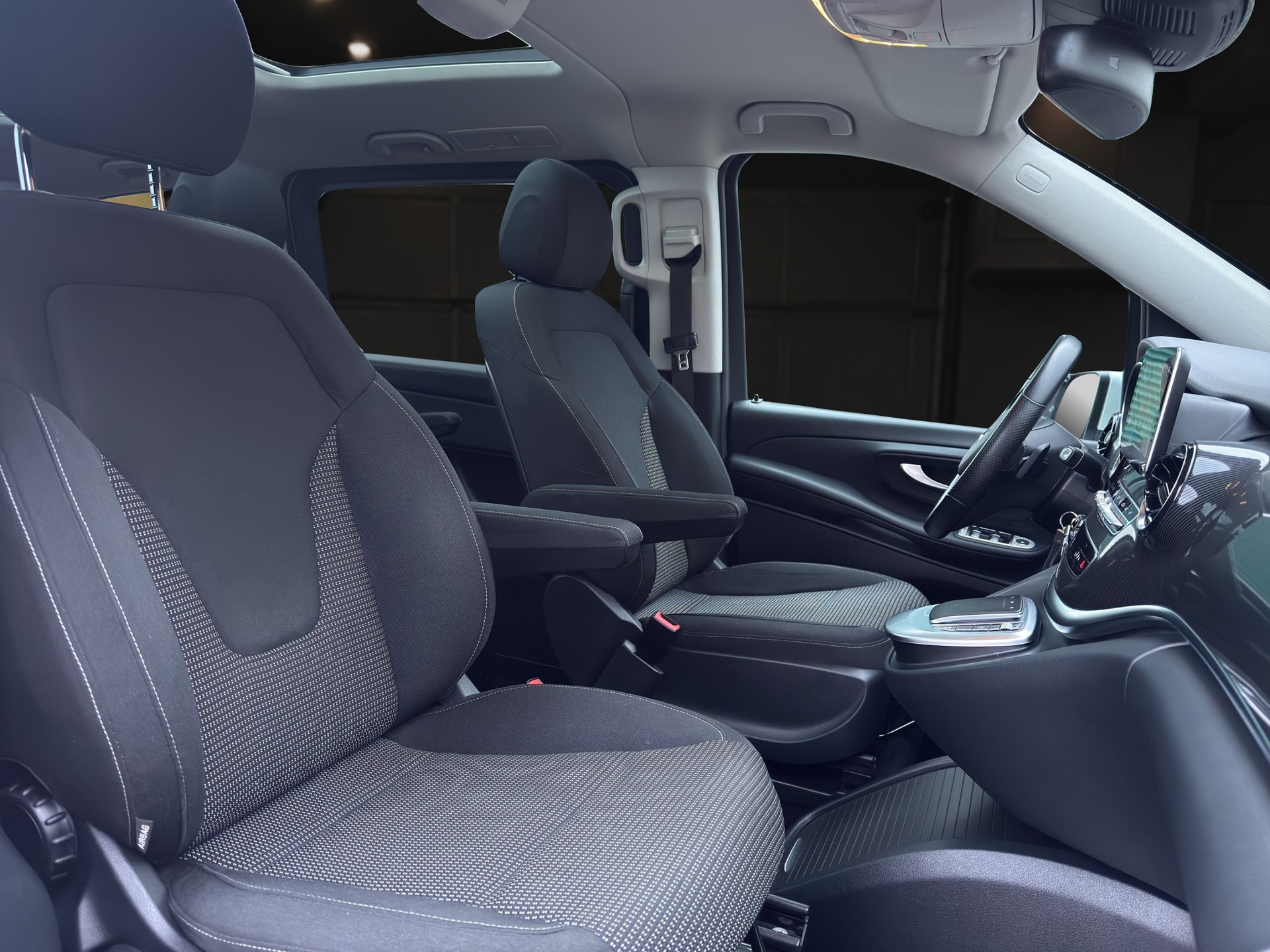 MERCEDES-BENZ V 250 d lang 4matic Van-image-9