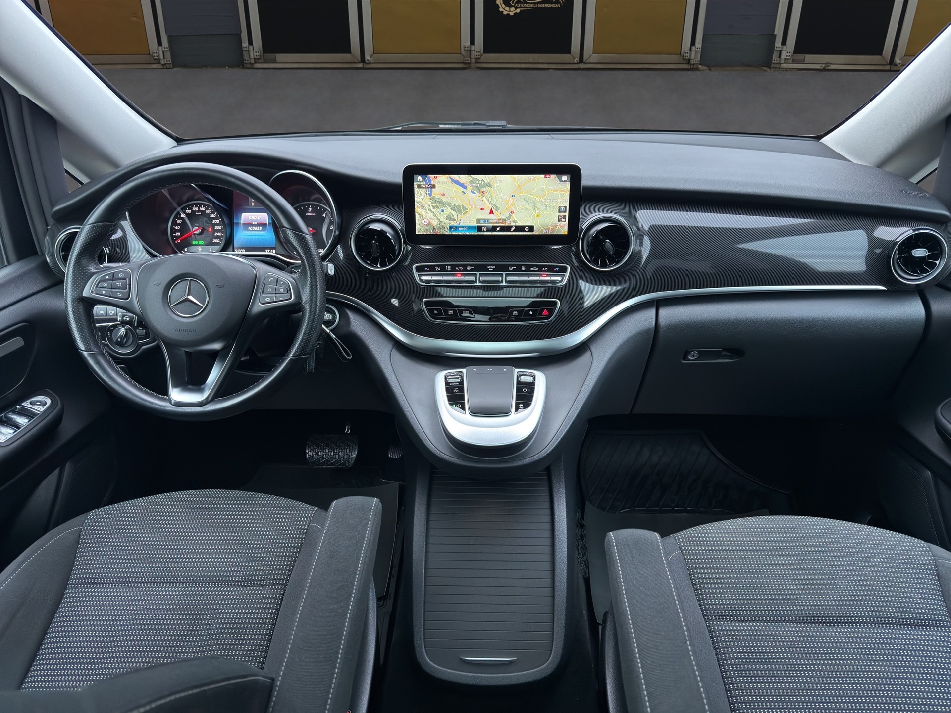 MERCEDES-BENZ V 250 d lang 4matic Van-image-11