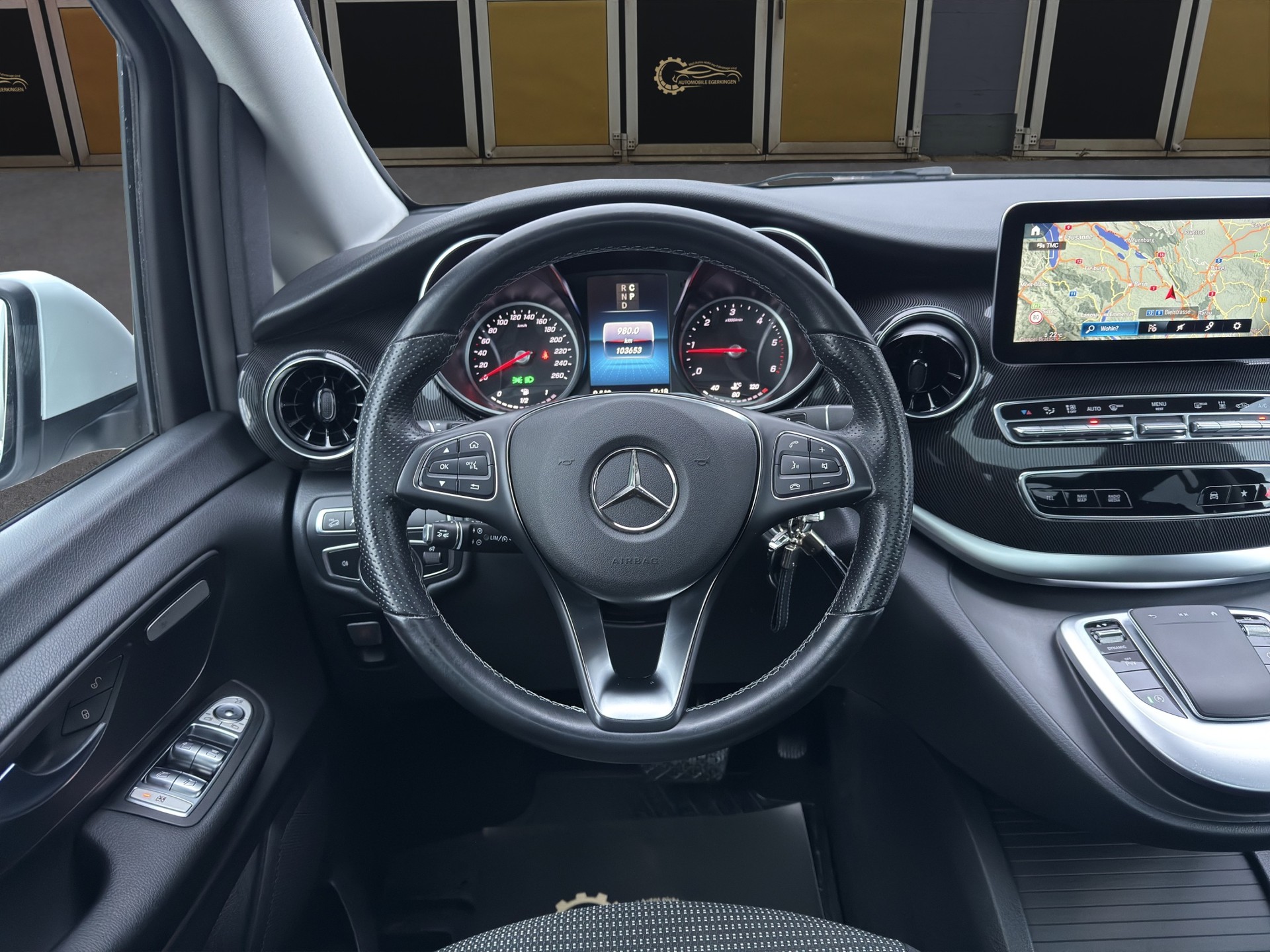 MERCEDES-BENZ V 250 d lang 4matic Van-image-12