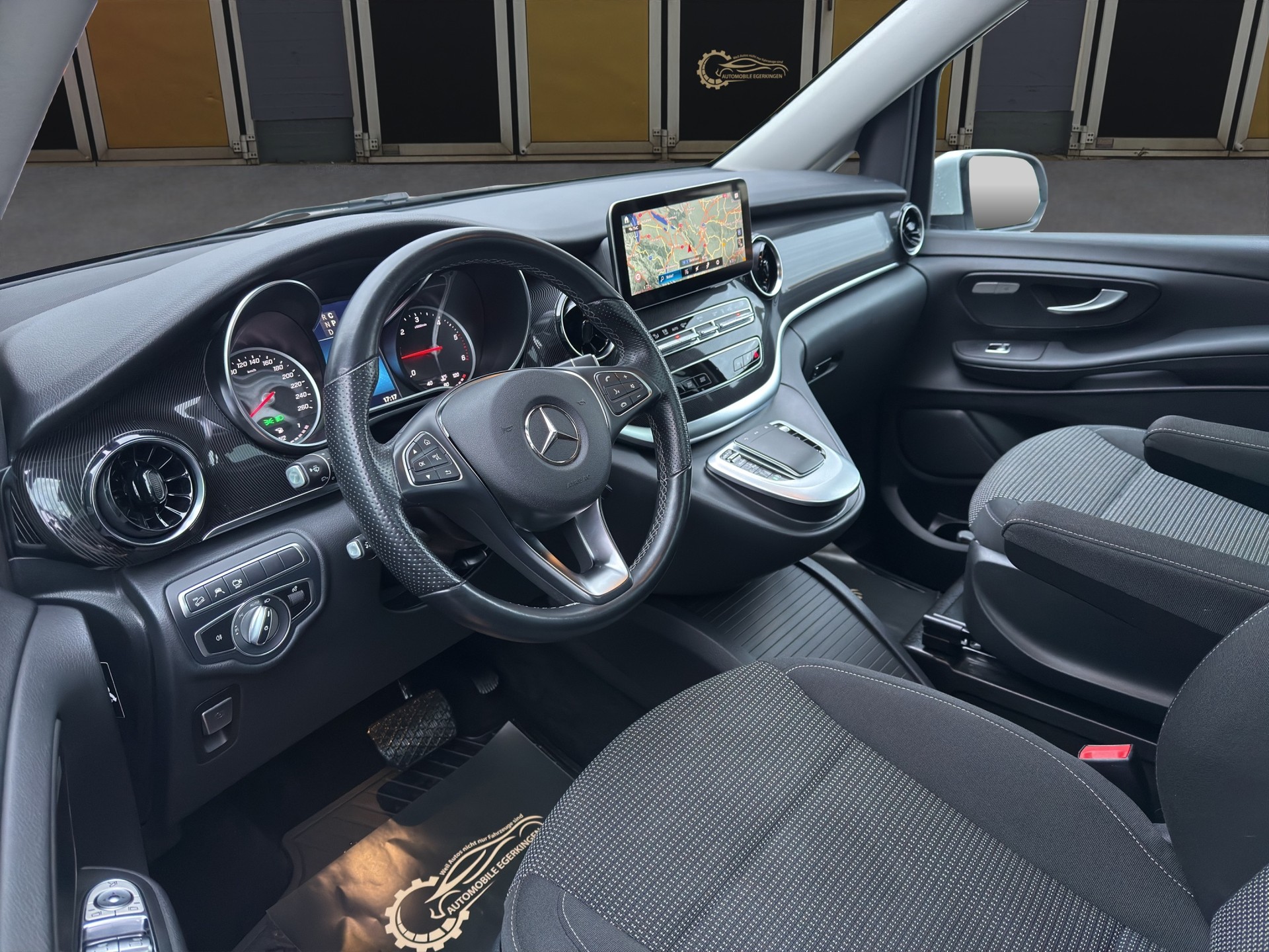 MERCEDES-BENZ V 250 d lang 4matic Van-image-8