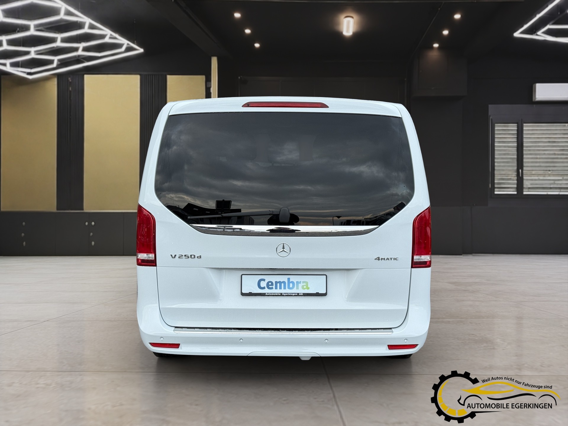 MERCEDES-BENZ V 250 d lang 4matic Van-image-5