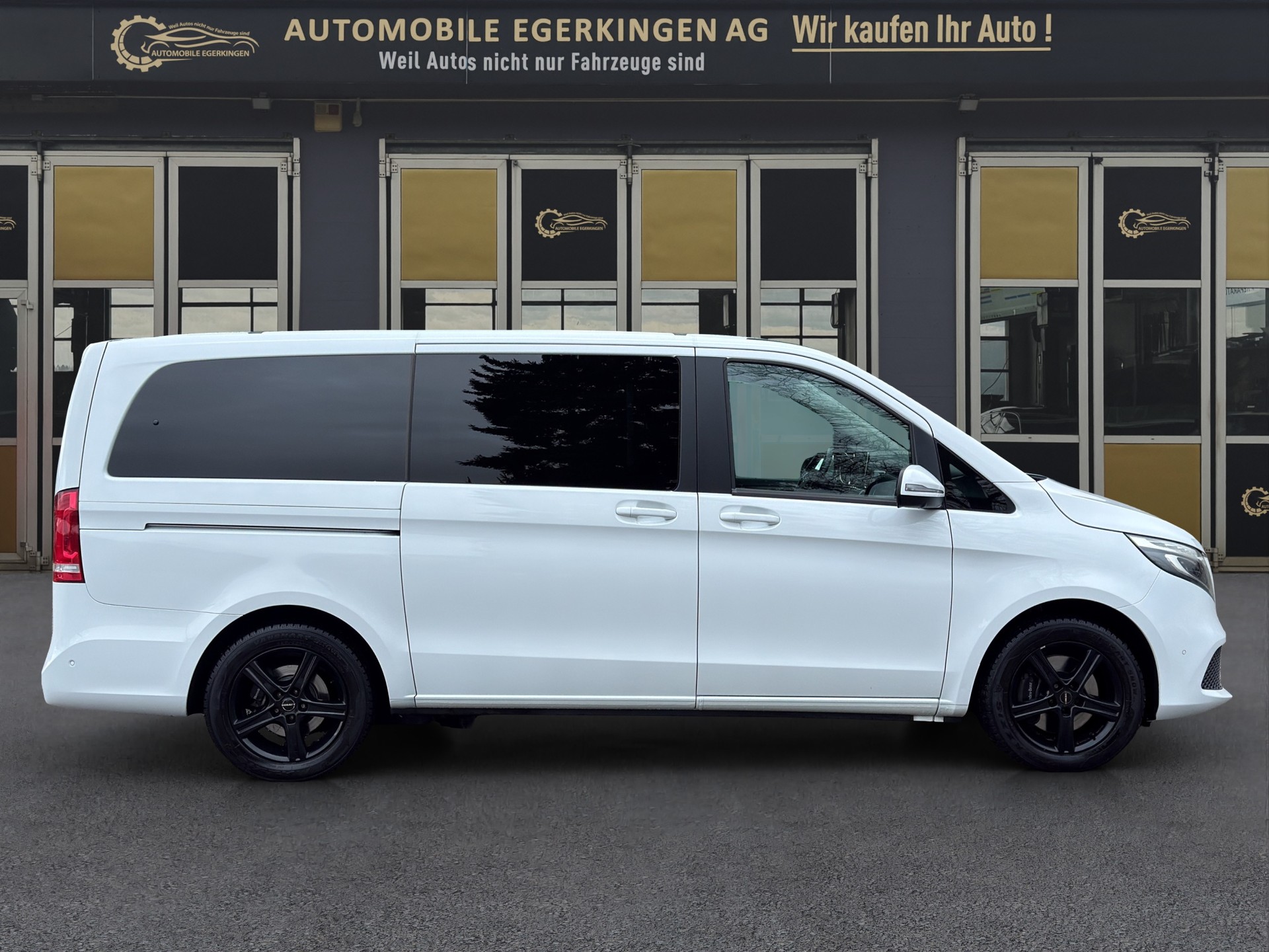 MERCEDES-BENZ V 250 d lang 4matic Van-image-3