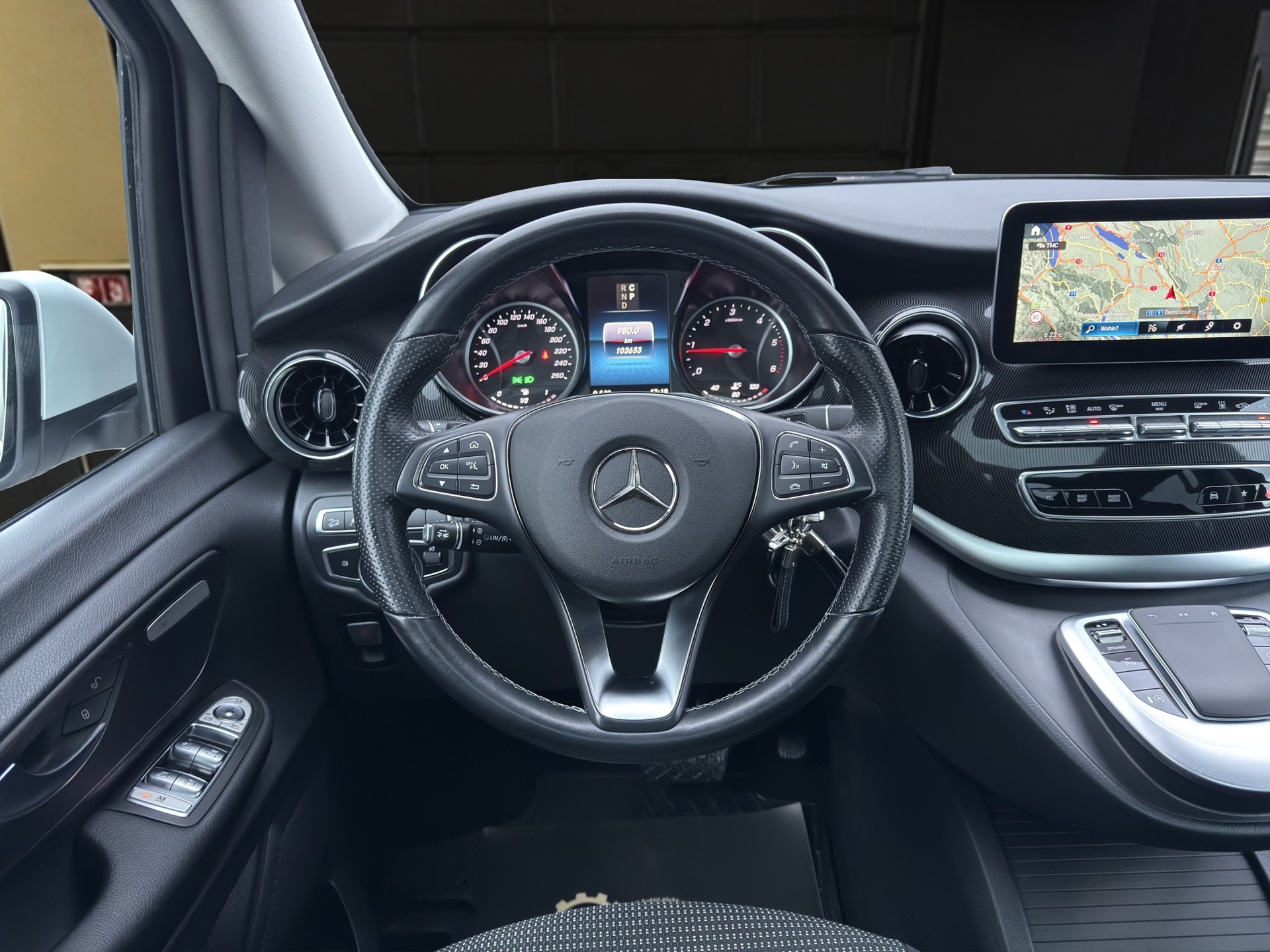 MERCEDES-BENZ V 250 d lang 4matic Van-image-11