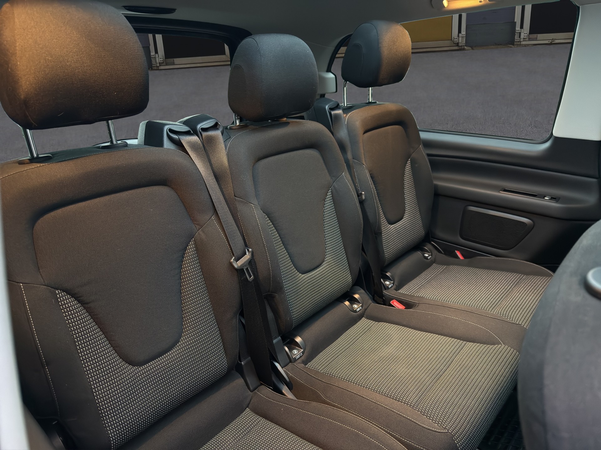 MERCEDES-BENZ V 250 d lang 4matic Van-image-14