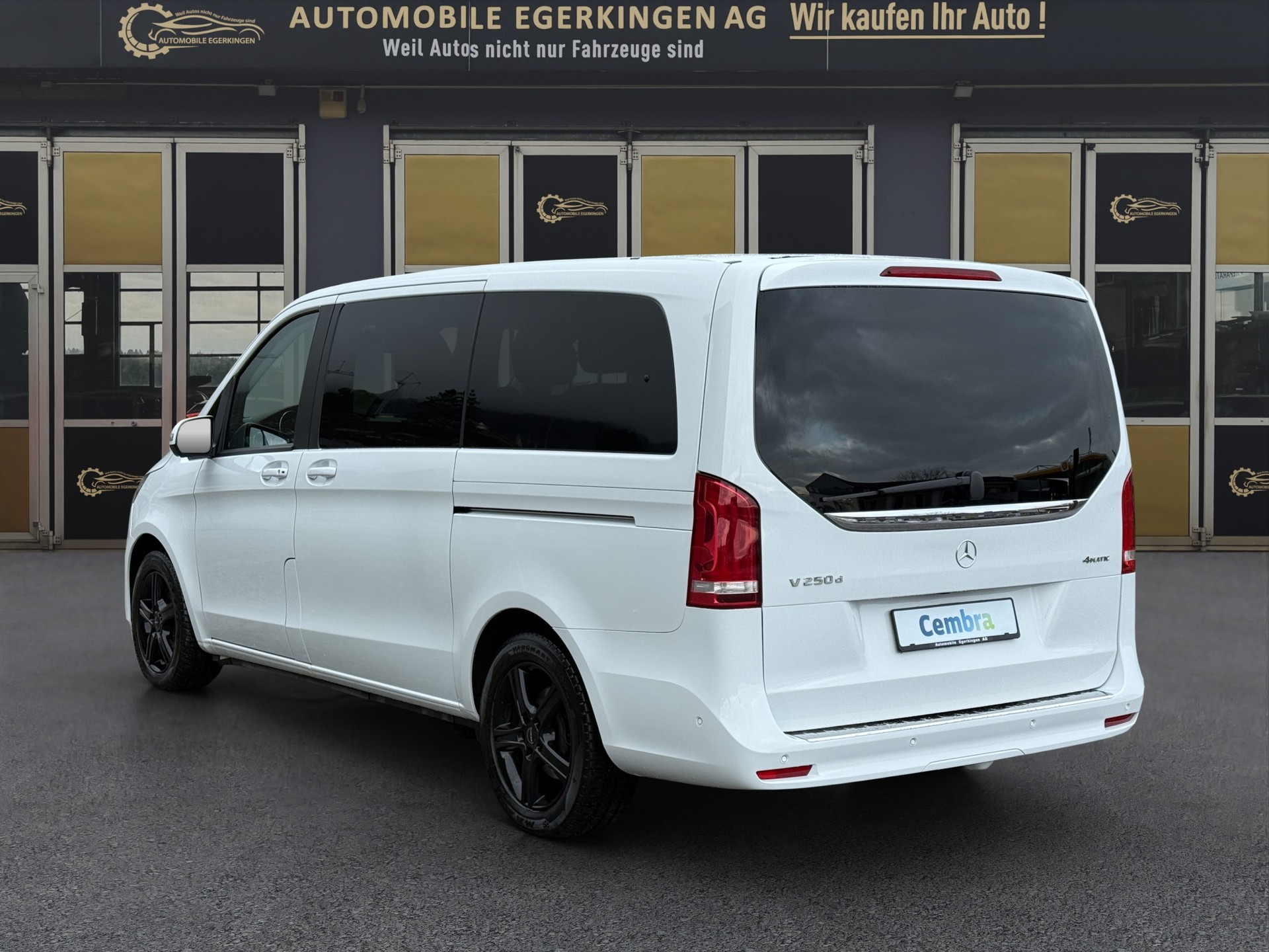 MERCEDES-BENZ V 250 d lang 4matic Van-image-6