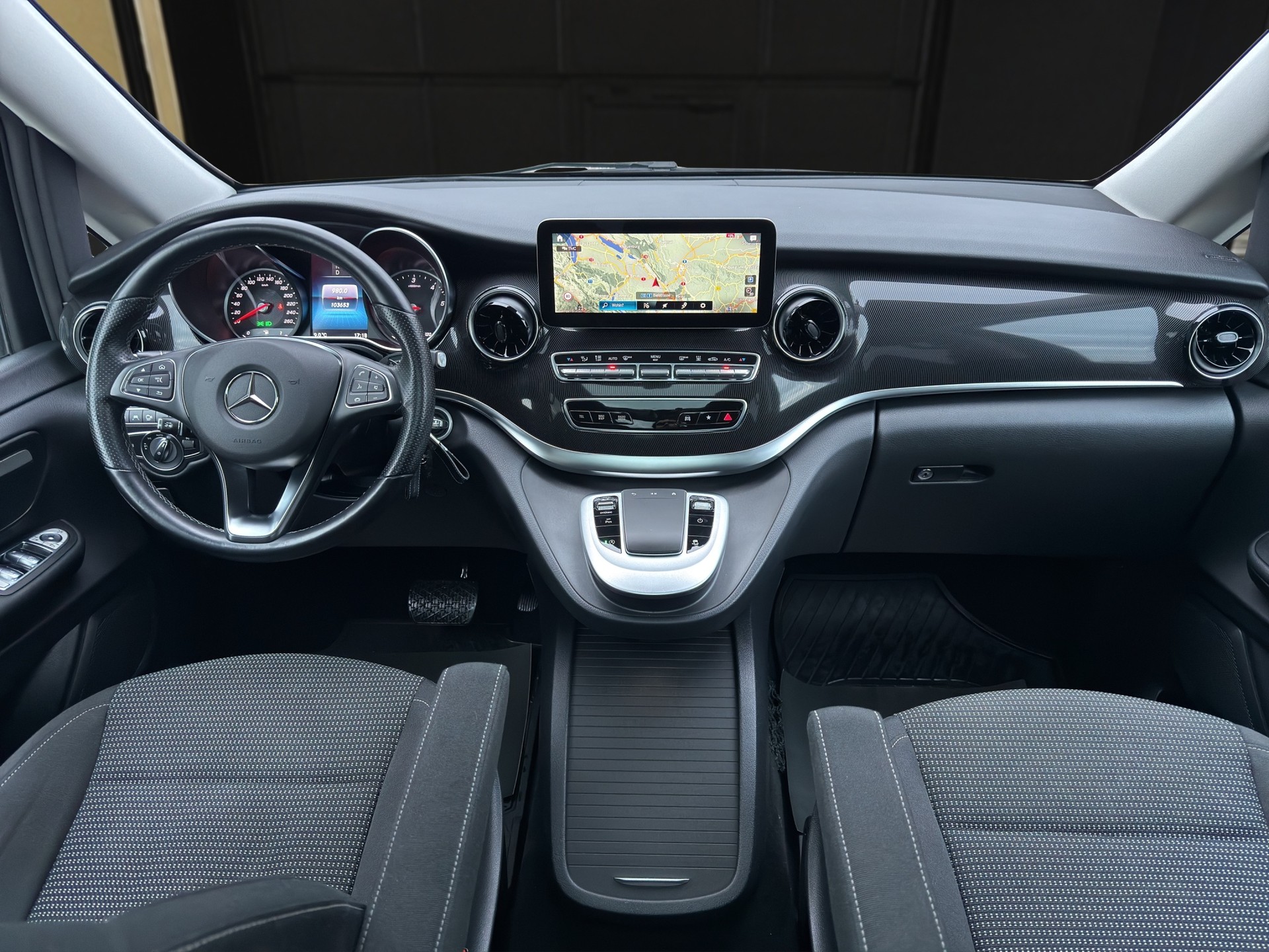 MERCEDES-BENZ V 250 d lang 4matic Van-image-10