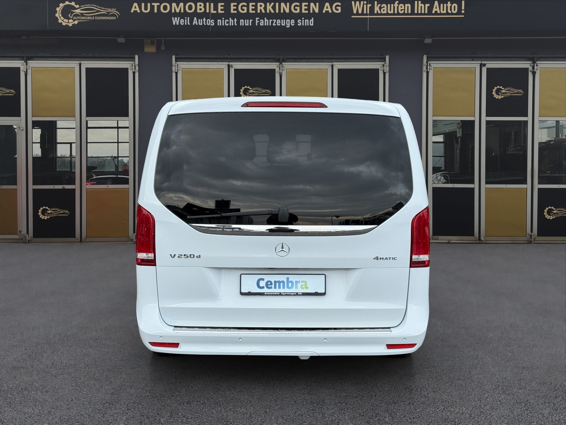 MERCEDES-BENZ V 250 d lang 4matic Van-image-4