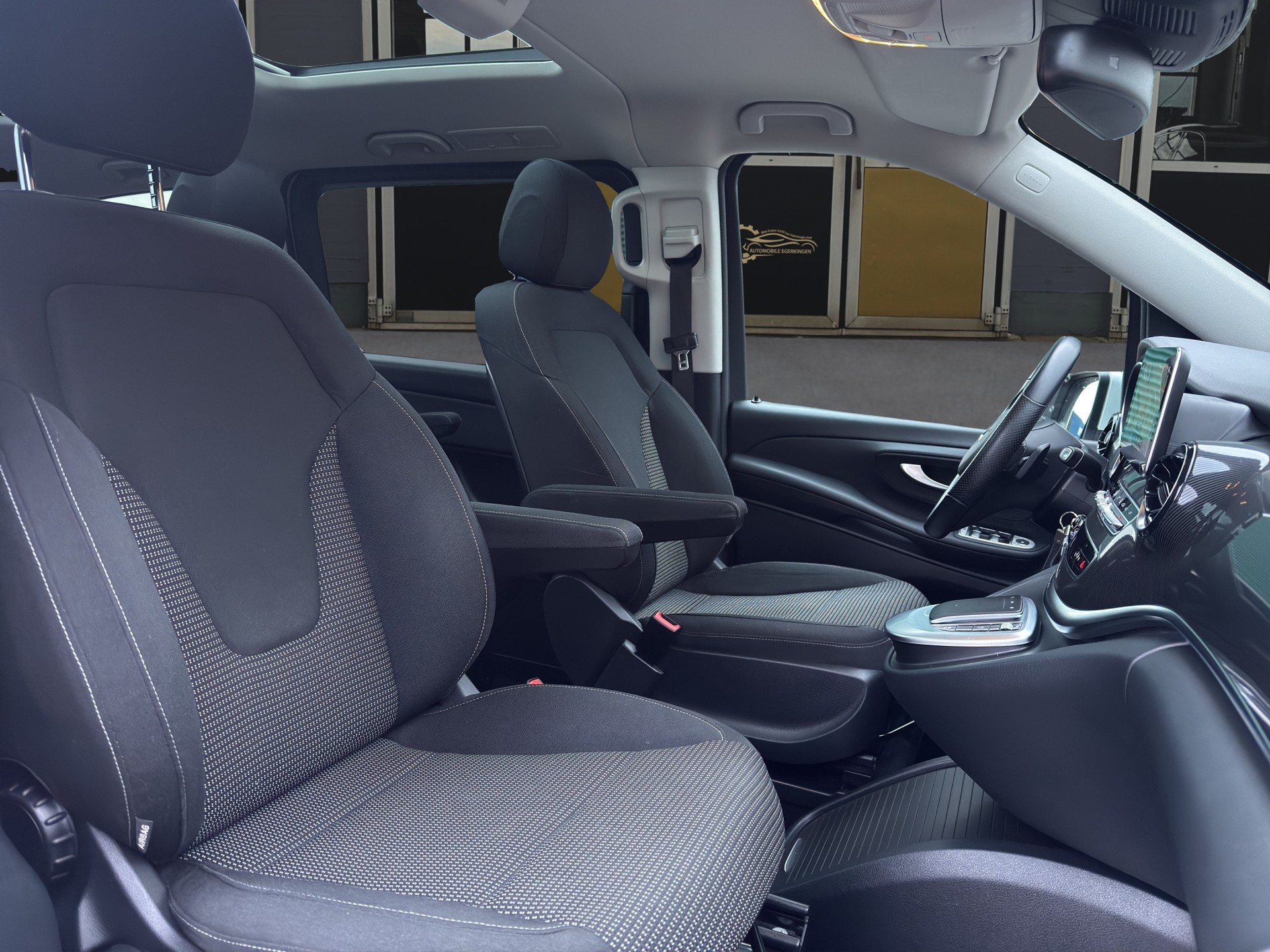MERCEDES-BENZ V 250 d lang 4matic Van-image-9