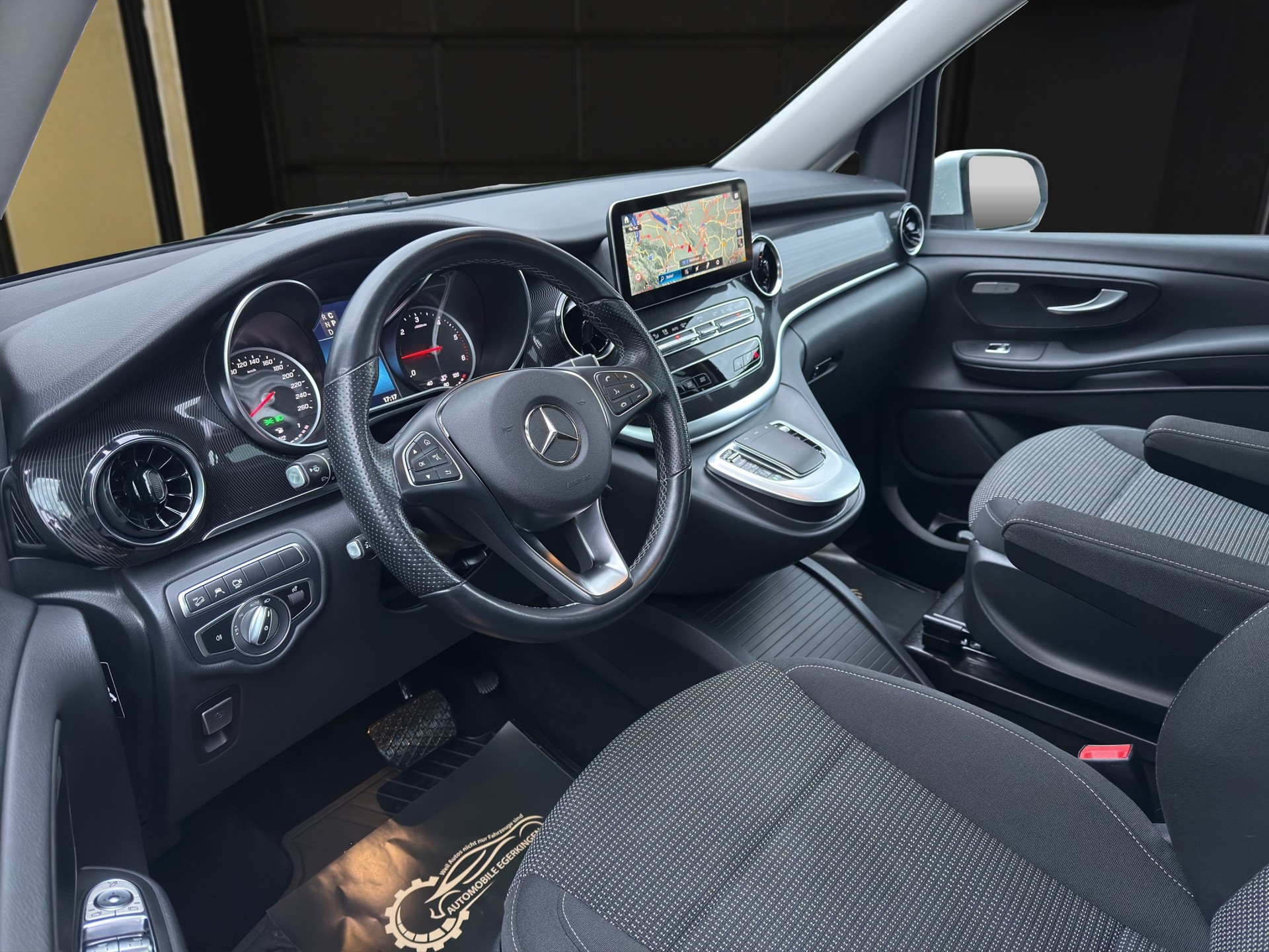 MERCEDES-BENZ V 250 d lang 4matic Van-image-8