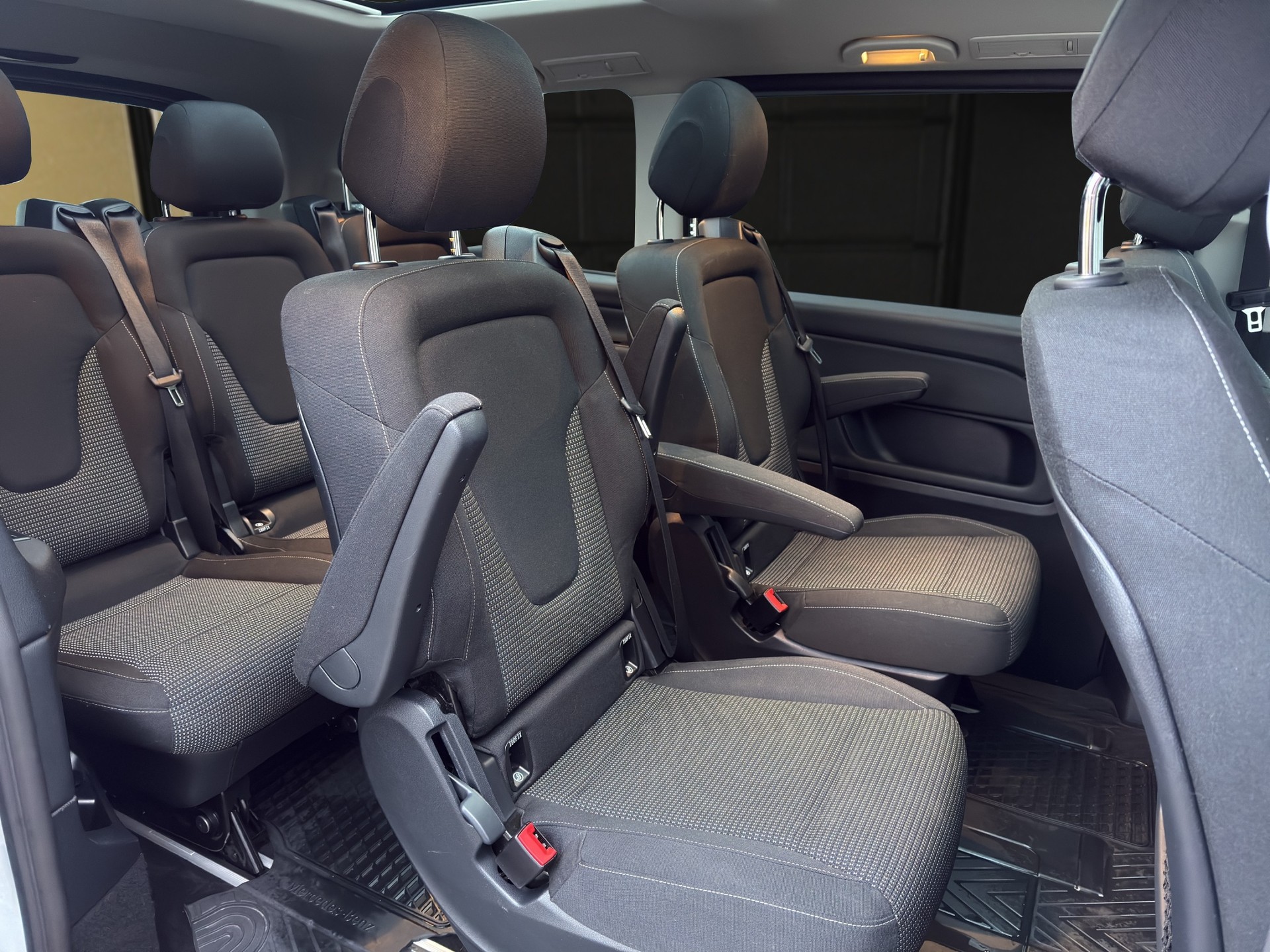 MERCEDES-BENZ V 250 d lang 4matic Van-image-13