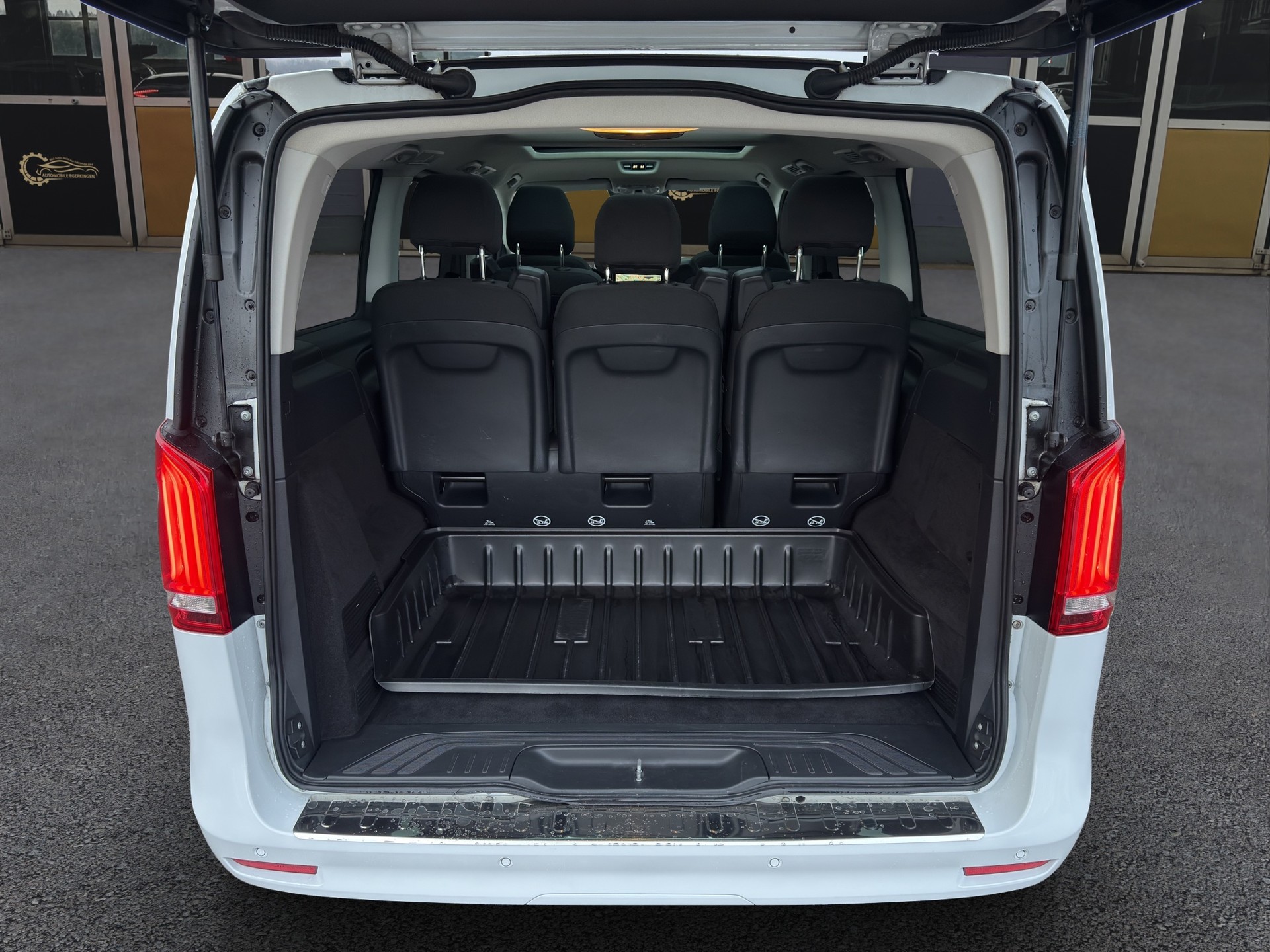 MERCEDES-BENZ V 250 d lang 4matic Van-image-15