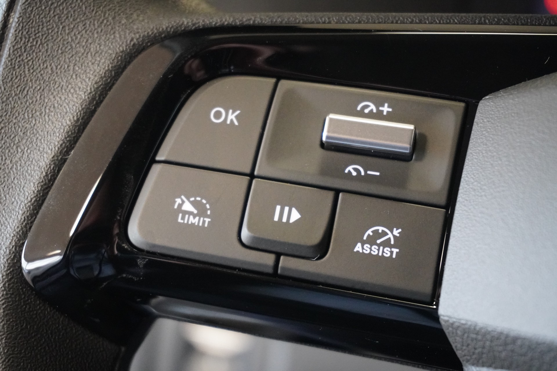 OPEL Vivaro Cargo 2.0 D L3 Allwetter-image-11