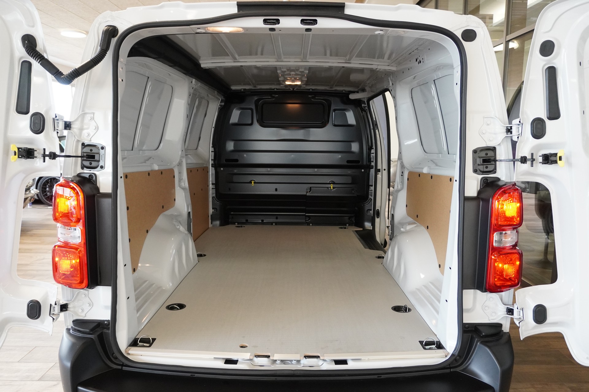 OPEL Vivaro Cargo 2.0 D L3 Allwetter-image-8