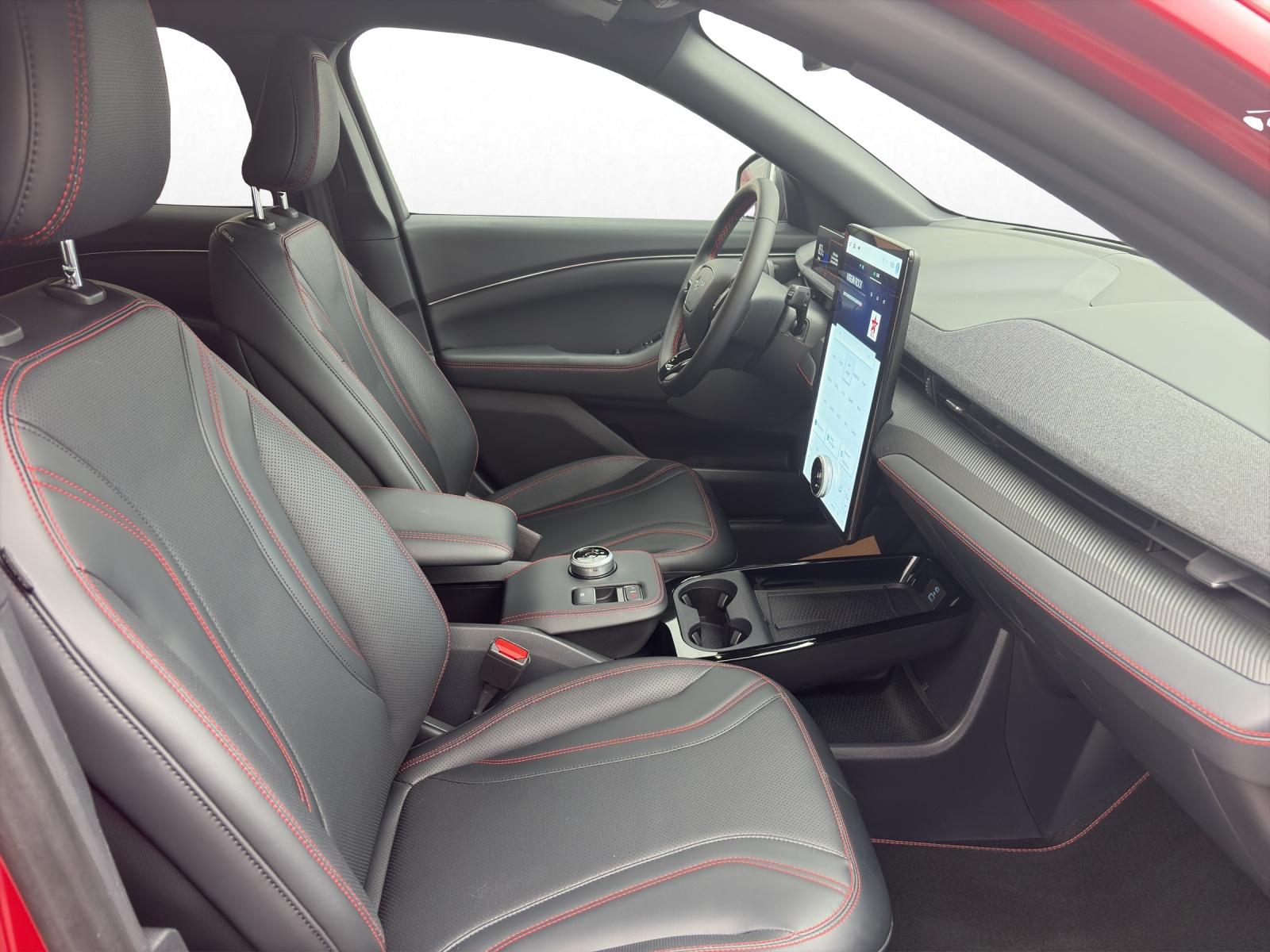 FORD Mustang Mach-E Premium AWD-image-16