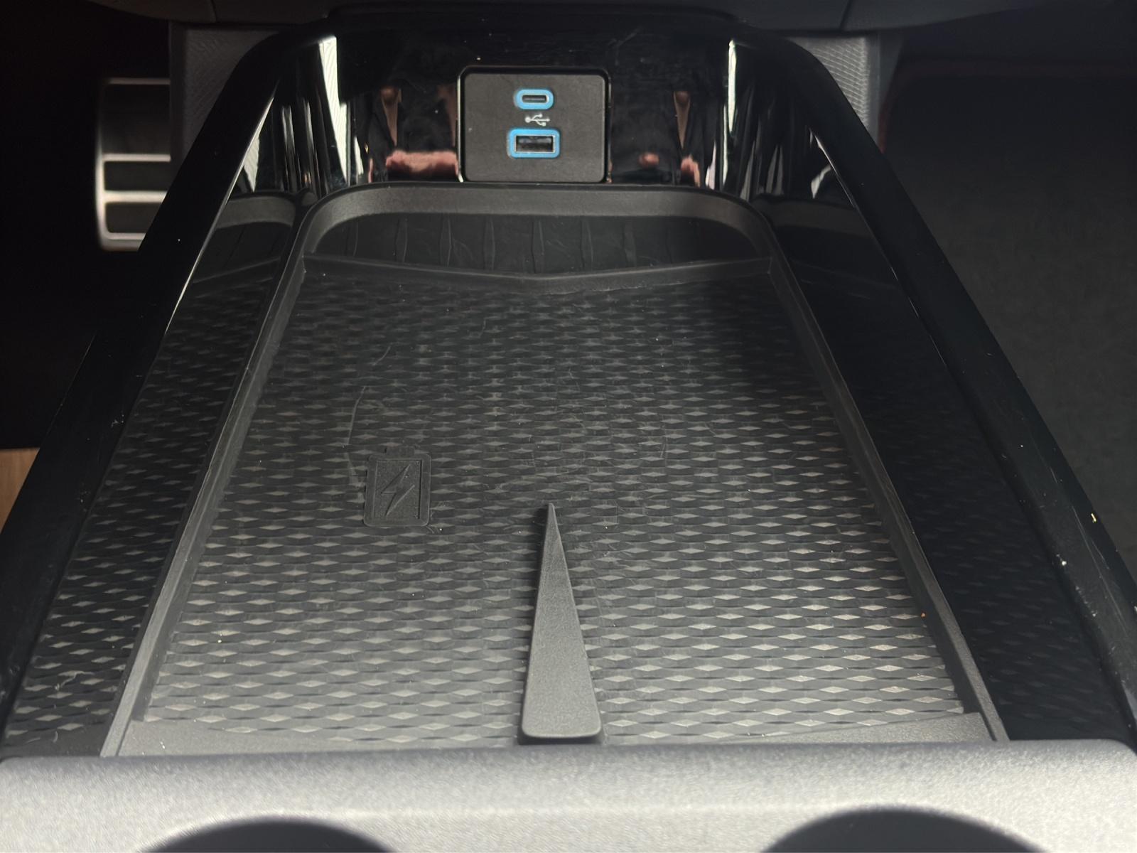 FORD Mustang Mach-E Premium AWD-image-19