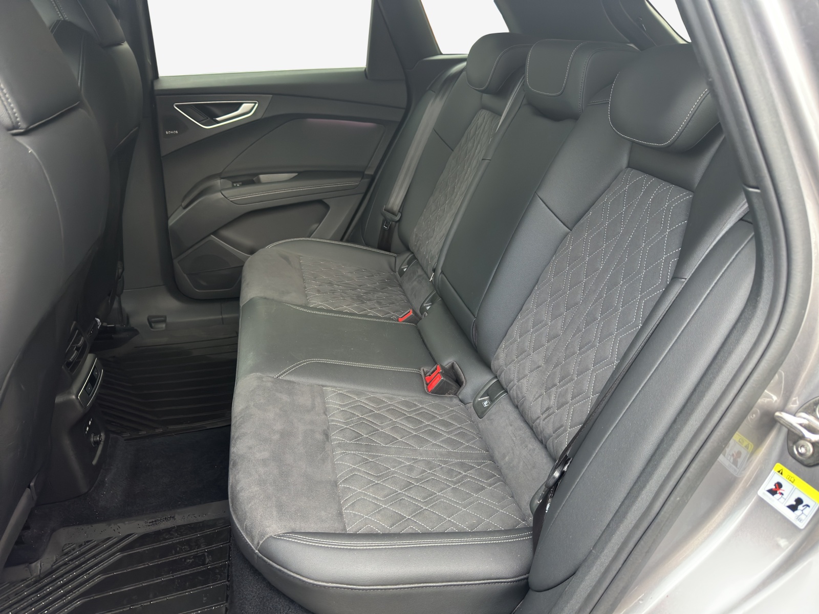 AUDI Q4 e-tron 50 quattro-image-12