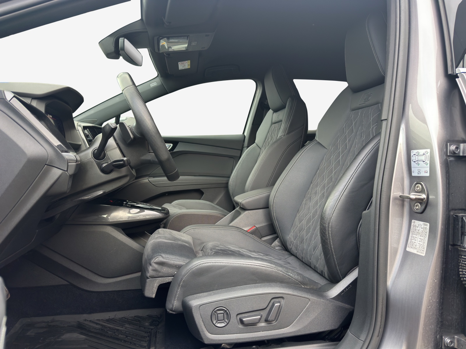 AUDI Q4 e-tron 50 quattro-image-8