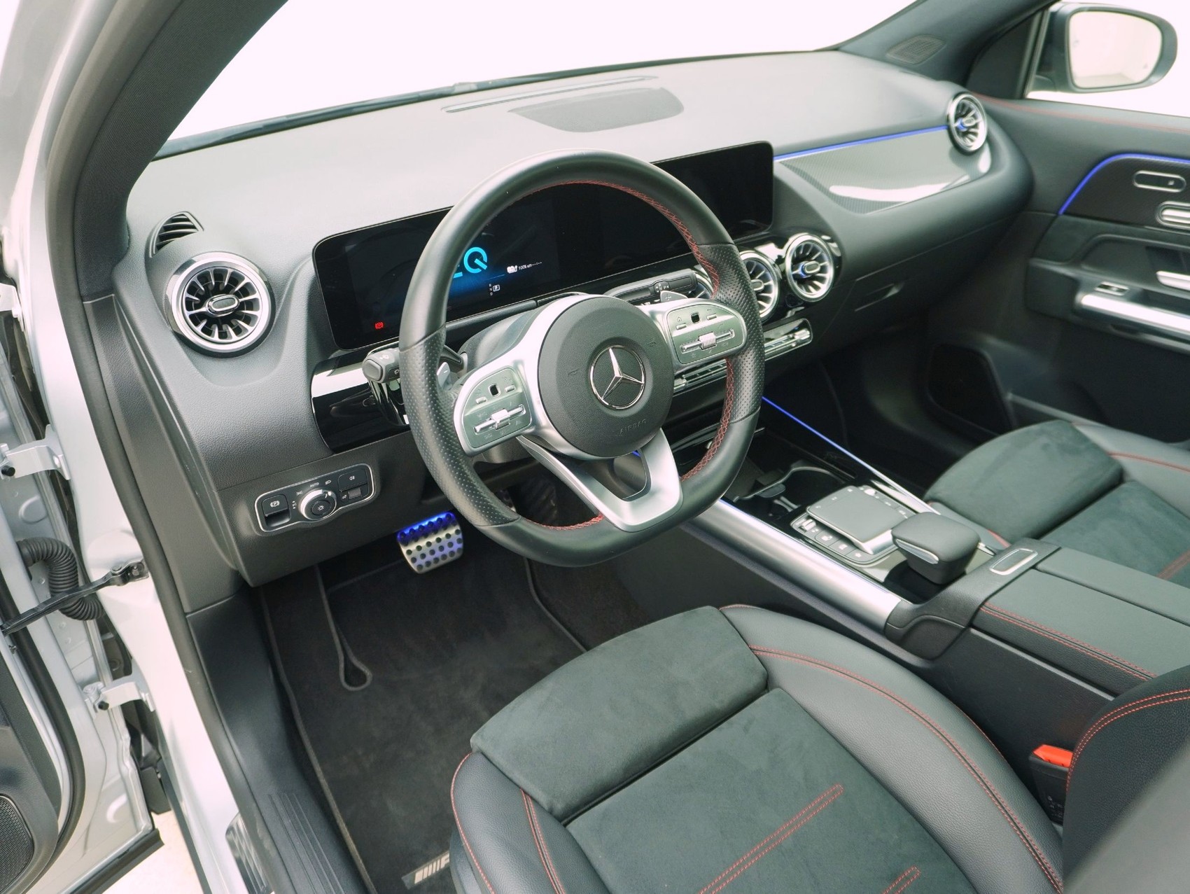 MERCEDES-BENZ GLA-Klasse GLA 250 e AMG Line-image-8