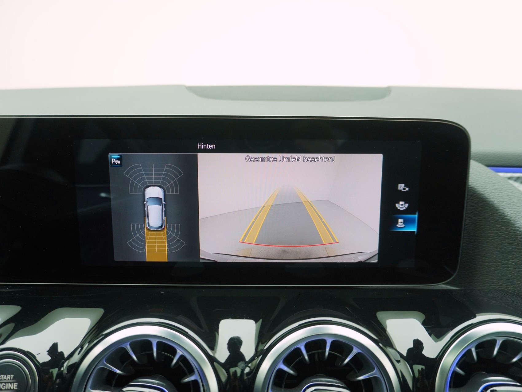 MERCEDES-BENZ GLA-Klasse GLA 250 e AMG Line-image-16