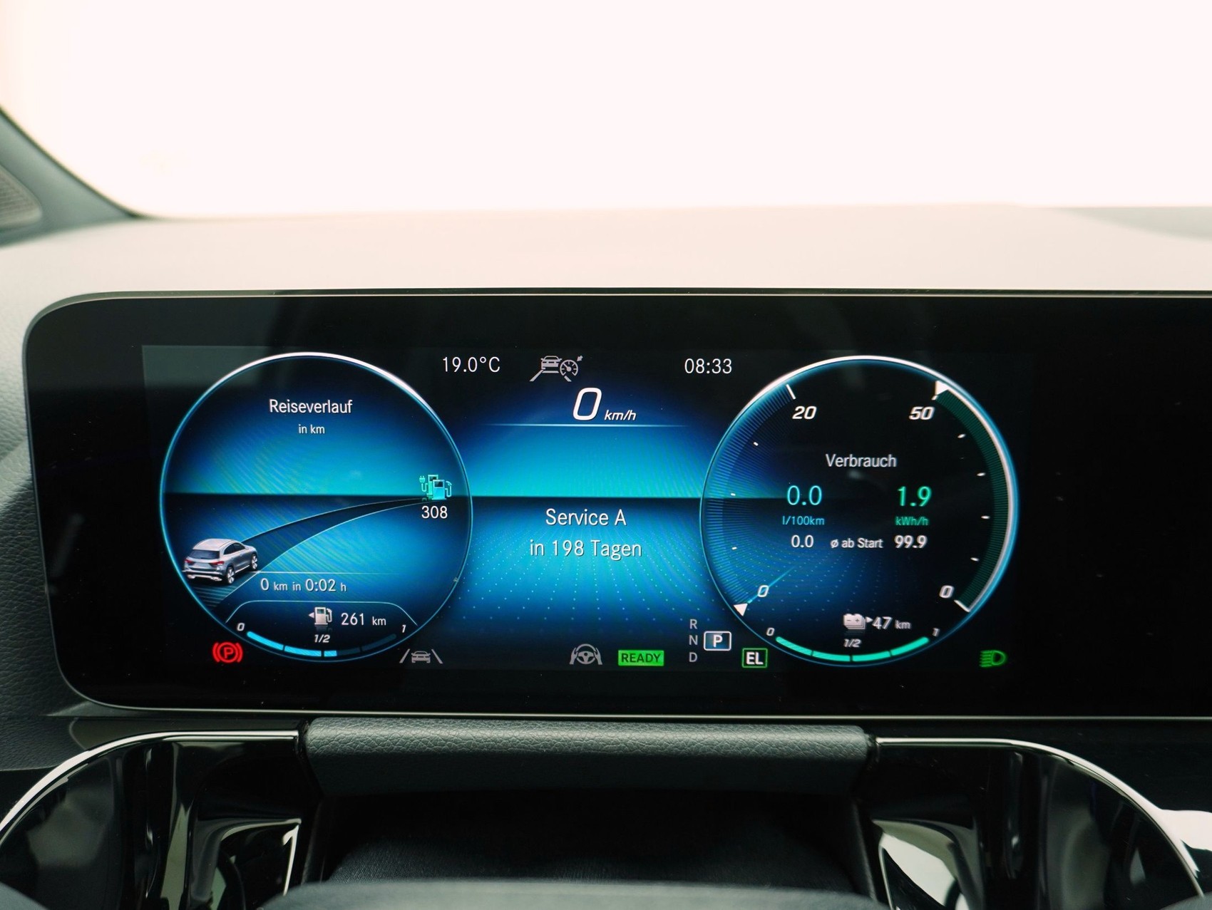 MERCEDES-BENZ GLA-Klasse GLA 250 e AMG Line-image-13