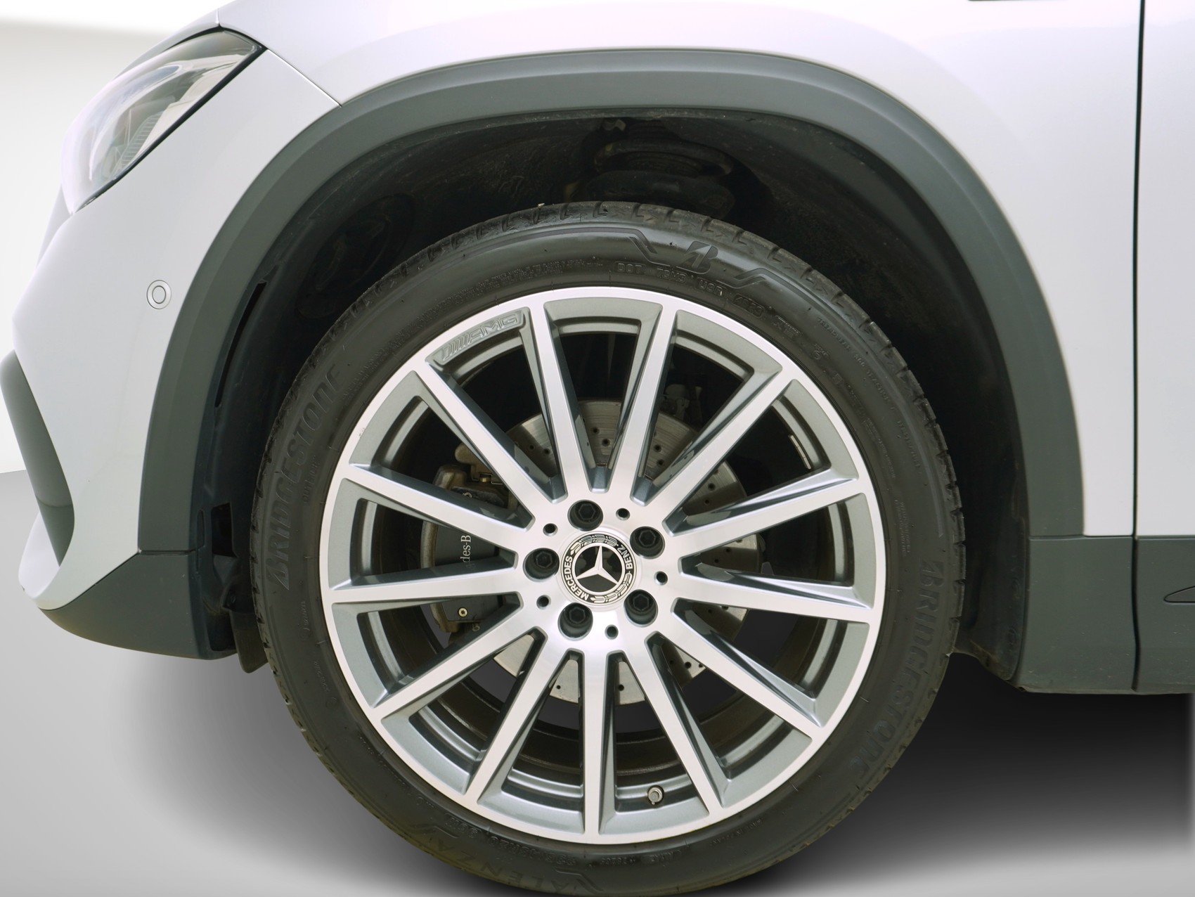MERCEDES-BENZ GLA-Klasse GLA 250 e AMG Line-image-6