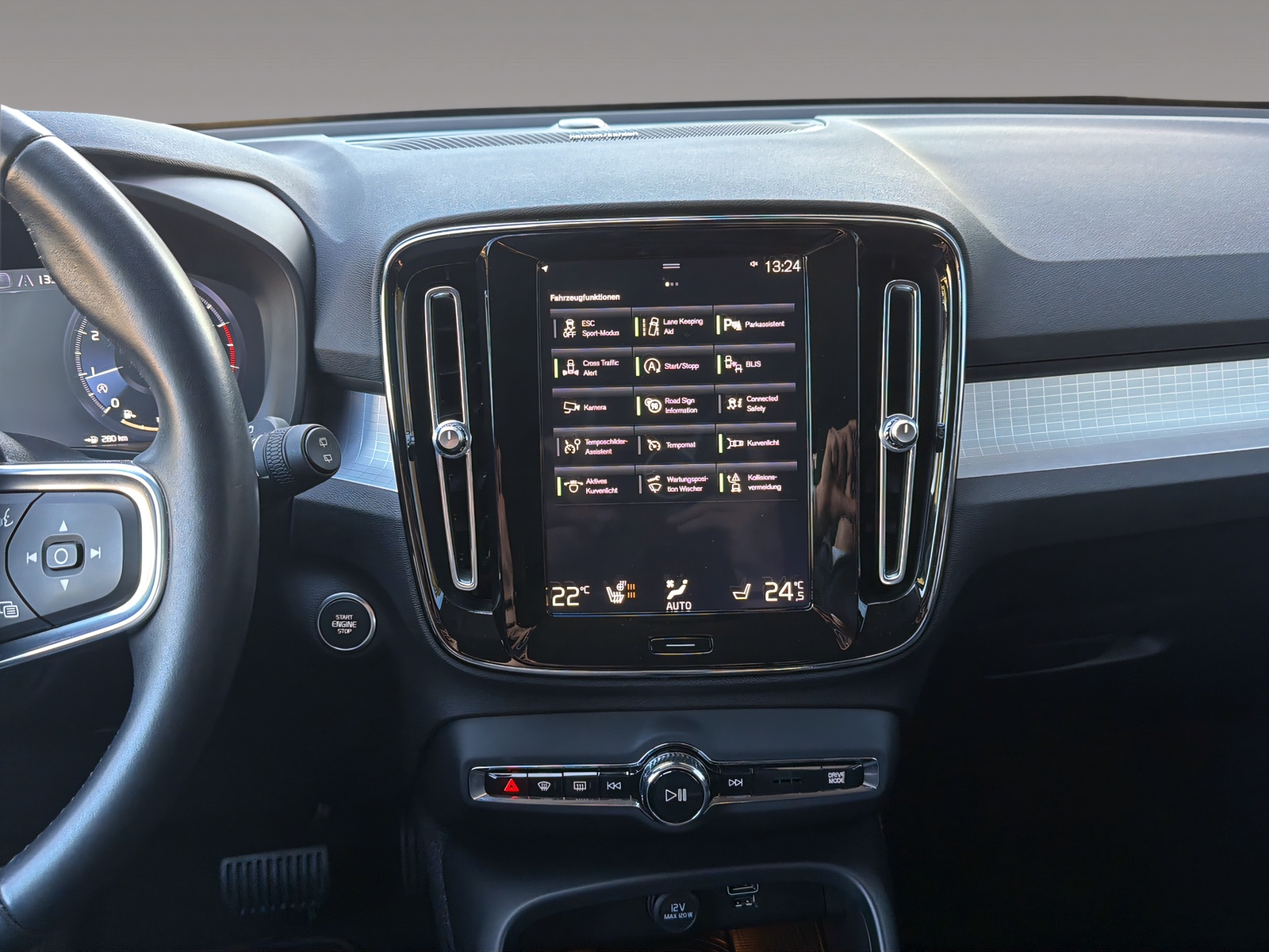 VOLVO XC40 2.0 T4 Momentum-image-15