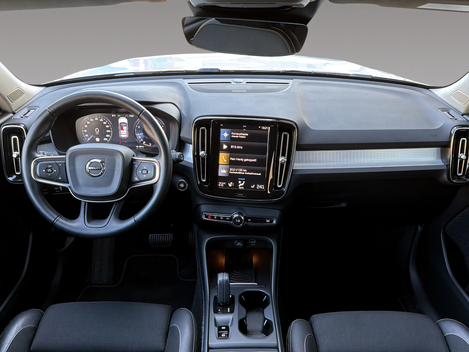 VOLVO XC40 2.0 T4 Momentum-image-9