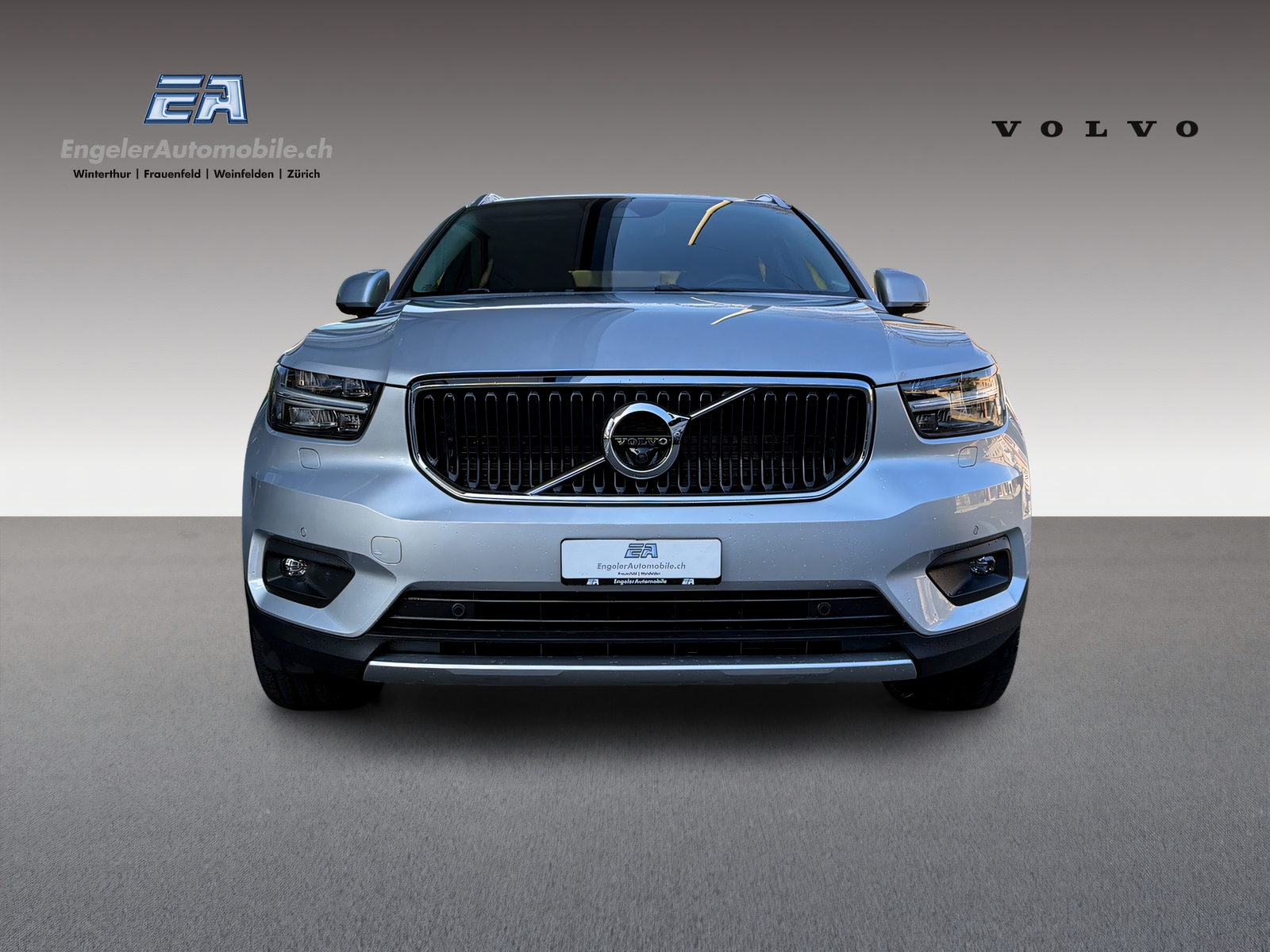 VOLVO XC40 2.0 T4 Momentum-image-1